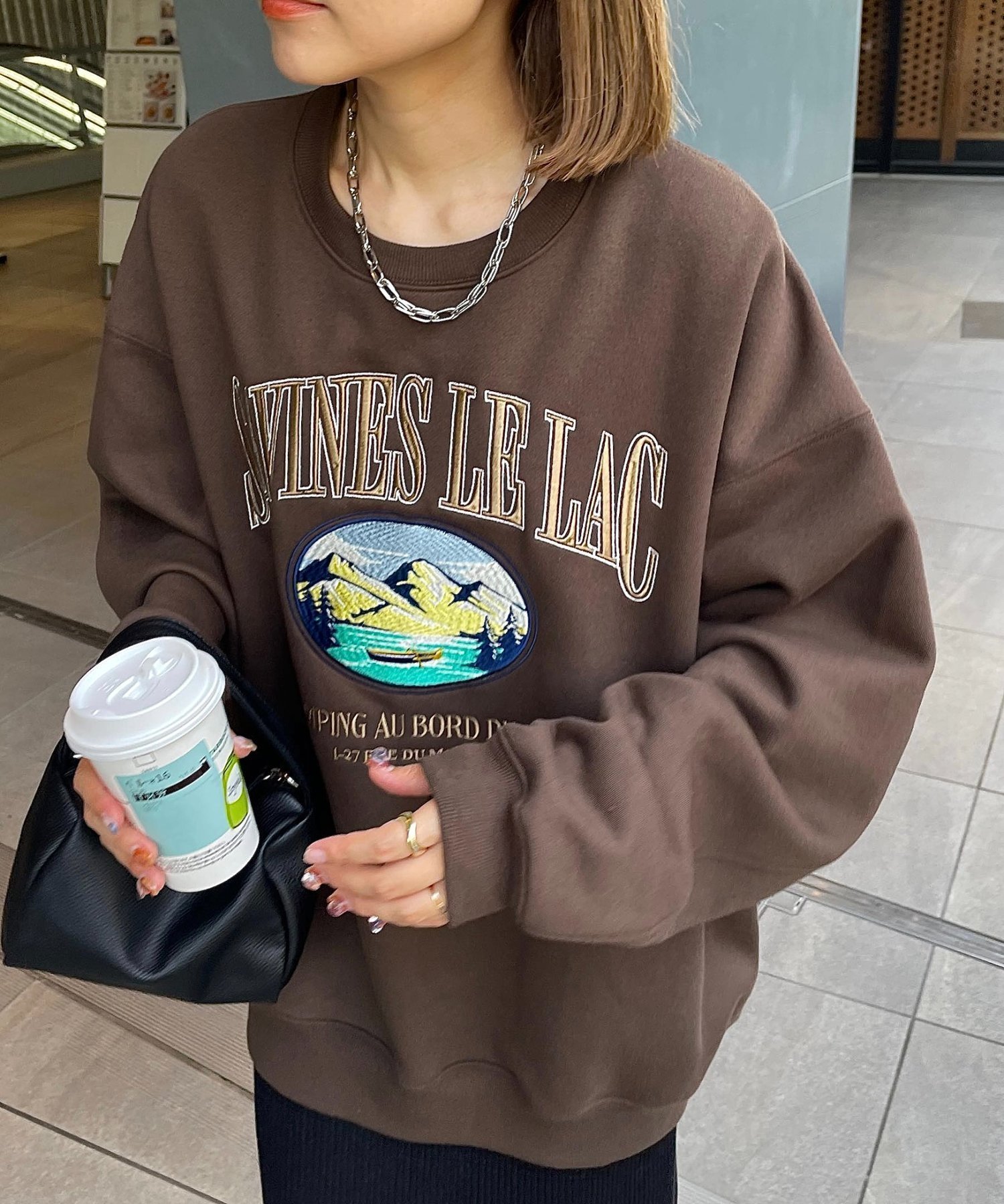 【ディスコート/Discoat】の【WEB限定】スーベニアマウンテン刺繍スウェット《ユニセックス》 インテリア・キッズ・メンズ・レディースファッション・服の通販 founy(ファニー) ファッション Fashion レディースファッション Fashion for Women トップス・カットソー Cut & Sew Tops レディースパーカー・カジュアルフーディー Casual Hoodies & Sweatshirts スウェット・クルーネックトップス Sweatshirts & Crewnecks / Relaxed Fit Sweat Tops おすすめ Recommended / Our Picks スウェット / スエット Sweatshirt, Sweatwear スリーブ Sleeve, Long Sleeve / Short Sleeve ビッグ Big, Oversized フランス France, French フロント Front, Front Design モチーフ Motif, Design Theme 人気 Popular, Best Seller 春 Spring 秋 Autumn ブラウン|ID: prp329100004789800 ipo3291000000034824272