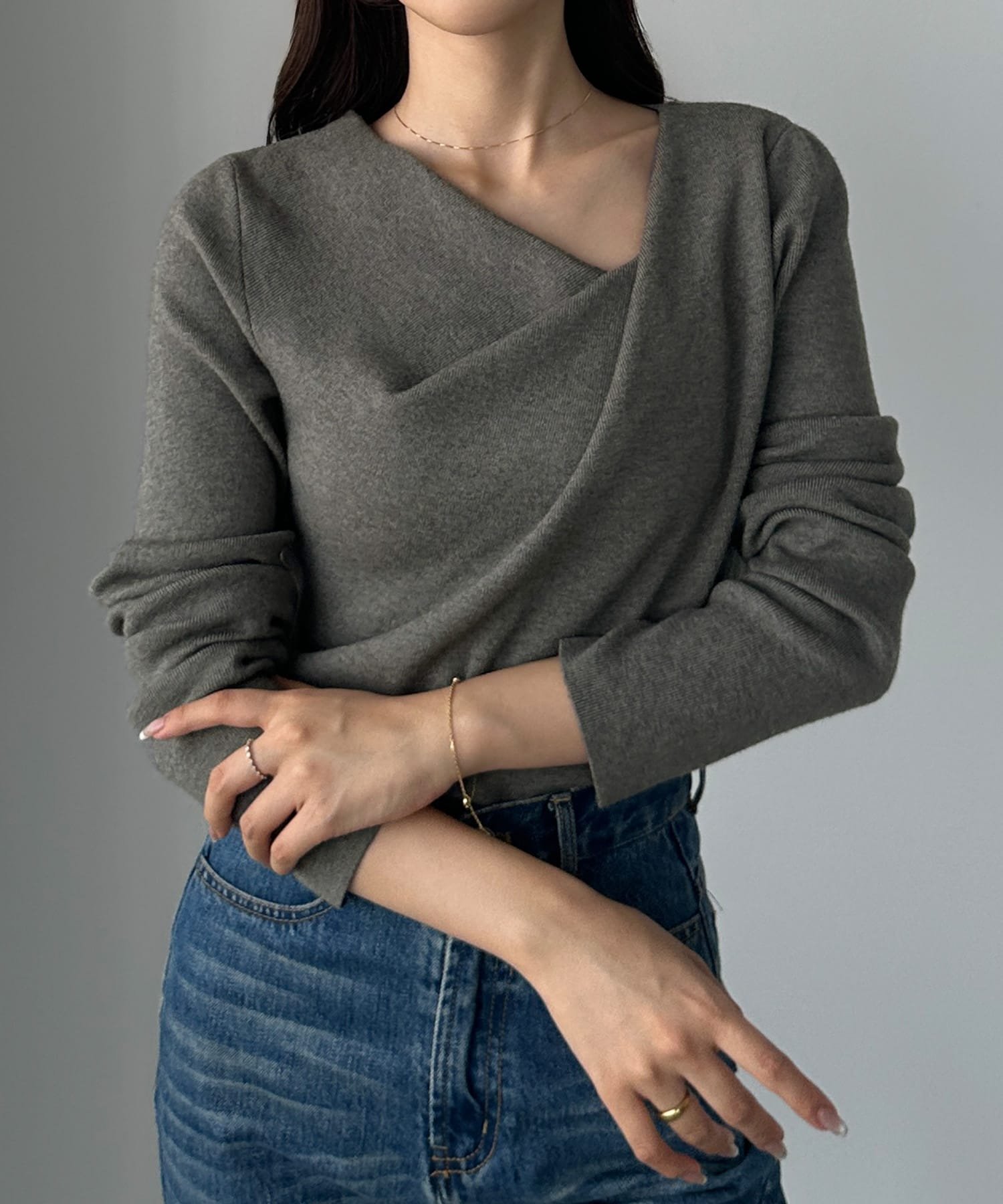 【ジュノア/JUNOAH】のLouere ドレープアシメネックニットトップス インテリア・キッズ・メンズ・レディースファッション・服の通販 founy(ファニー) 　ファッション　Fashion　レディースファッション　Fashion for Women　トップス・カットソー　Cut & Sew Tops　ニット　Knit Tops & Sweaters　チャコール|ID: prp329100004789837 ipo3291000000034759316