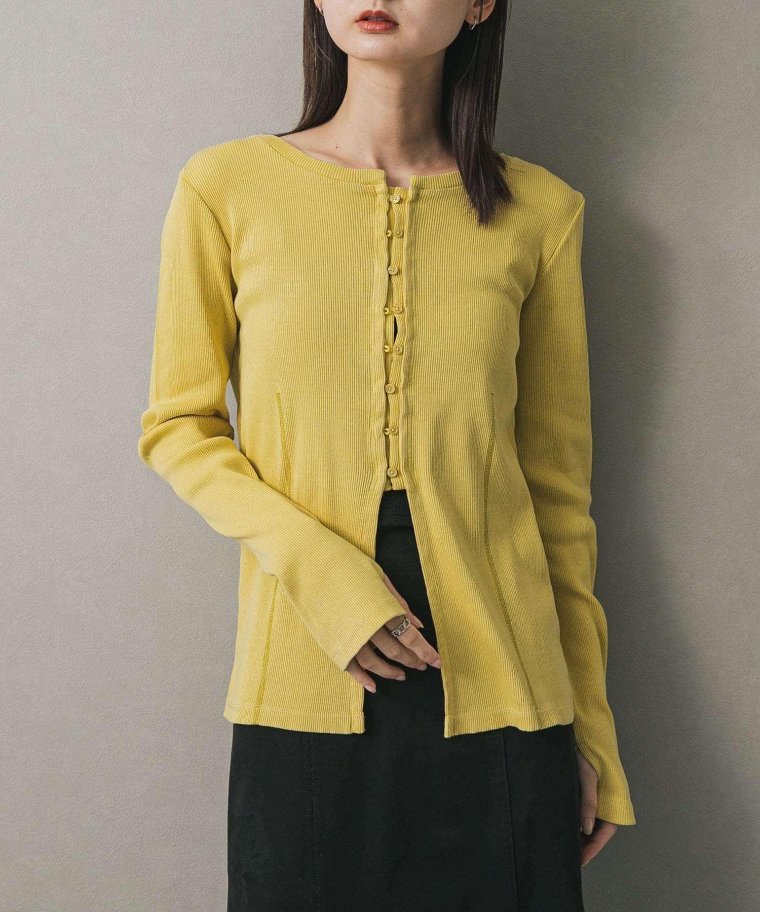 【センスオブプレイス/SENSE OF PLACE by URBAN RESEARCH】のフロントボタンリブトップ インテリア・キッズ・メンズ・レディースファッション・服の通販 founy(ファニー) 　ファッション　Fashion　レディースファッション　Fashion for Women　2025年　2025　2025-2026秋冬・A/W　Autumn/Winter 2025–26 AW25–26　冬　Winter / This Winter　カーディガン　Cardigan, Knitwear　シンプル　Simple, Minimal　デコルテ　Décolleté, Neckline　フロント　Front, Front Design　A/W・秋冬　Autumn/Winter　YELLOW|ID: prp329100004789838 ipo3291000000035204632