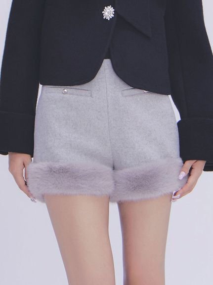 【リリーブラウン/Lily Brown】の裾ファーパネルショートパンツ インテリア・キッズ・メンズ・レディースファッション・服の通販 founy(ファニー) 　ファッション　Fashion　レディースファッション　Fashion for Women　パンツ　Pants & Trousers　ショートパンツ・ハーフパンツ　High-Waisted & Relaxed Shorts　インナー　Innerwear　クラシカル　Classical, Vintage-Inspired　ショート　Short, Short Length　スマート　Smart, Elegant　人気　Popular, Best Seller　フェミニン　Feminine, Girly　GRY[006]|ID: prp329100004789870 ipo3291000000034759474