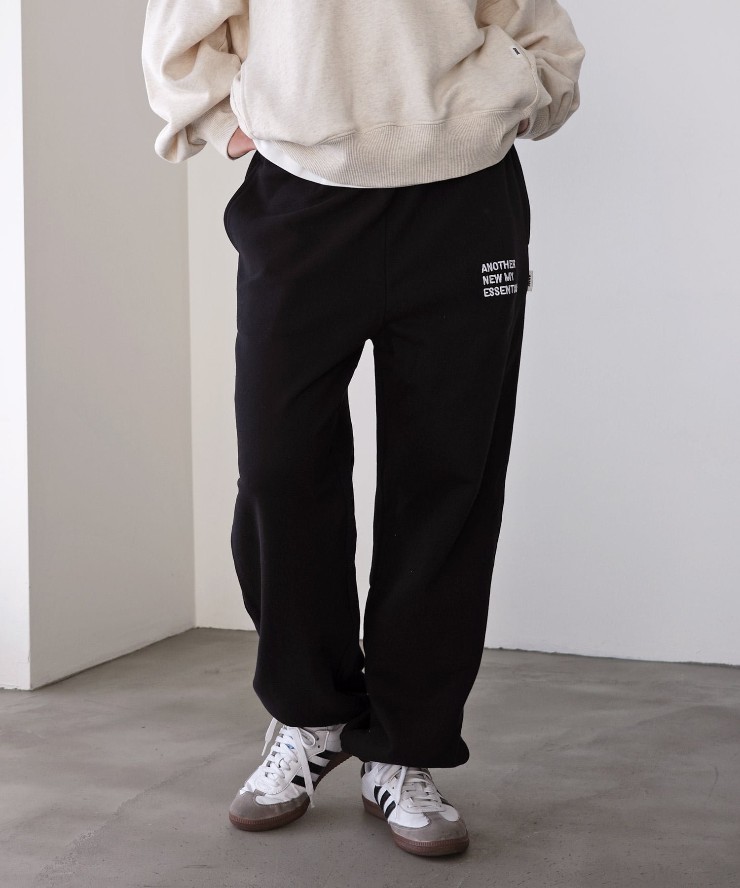 【アンドミー/andme】のANME エンブロイダリー ロゴ 裏毛 スウェット パンツ ANME アンメ 人気、トレンドファッション・服の通販 founy(ファニー) ファッション Fashion レディースファッション Fashion for Women パンツ Pants & Trousers エンブロイダリー Embroidery Design スウェット / スエット Sweatshirt, Sweatwear ポケット Pocket, Pocket Detail 別注 Limited Edition, Custom Order 楽ちん Easy Fit, Comfortable おすすめ Recommended / Our Picks other-1|ID: prp329100004789887 ipo3291000000034759547