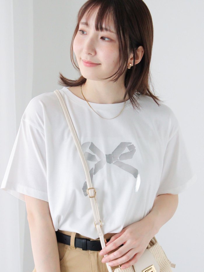 【テチチ/Te chichi】の【接触冷感】箔リボンモチーフTシャツ インテリア・キッズ・メンズ・レディースファッション・服の通販 founy(ファニー) https://founy.com/ ファッション Fashion レディースファッション Fashion for Women トップス・カットソー Cut & Sew Tops シャツ・ブラウス・オフィスカジュアル Elegant Blouses & Button-Ups ロングTシャツ・Tシャツ Longline T-Shirts & Tees プリント Print, Printed Pattern モチーフ Motif, Design Theme リボン Ribbon, Bow ワンポイント One Point, Statement Accent エレガント 上品 Elegant 人気 Popular, Best Seller |ID: prp329100004789981 ipo3291000000034760001