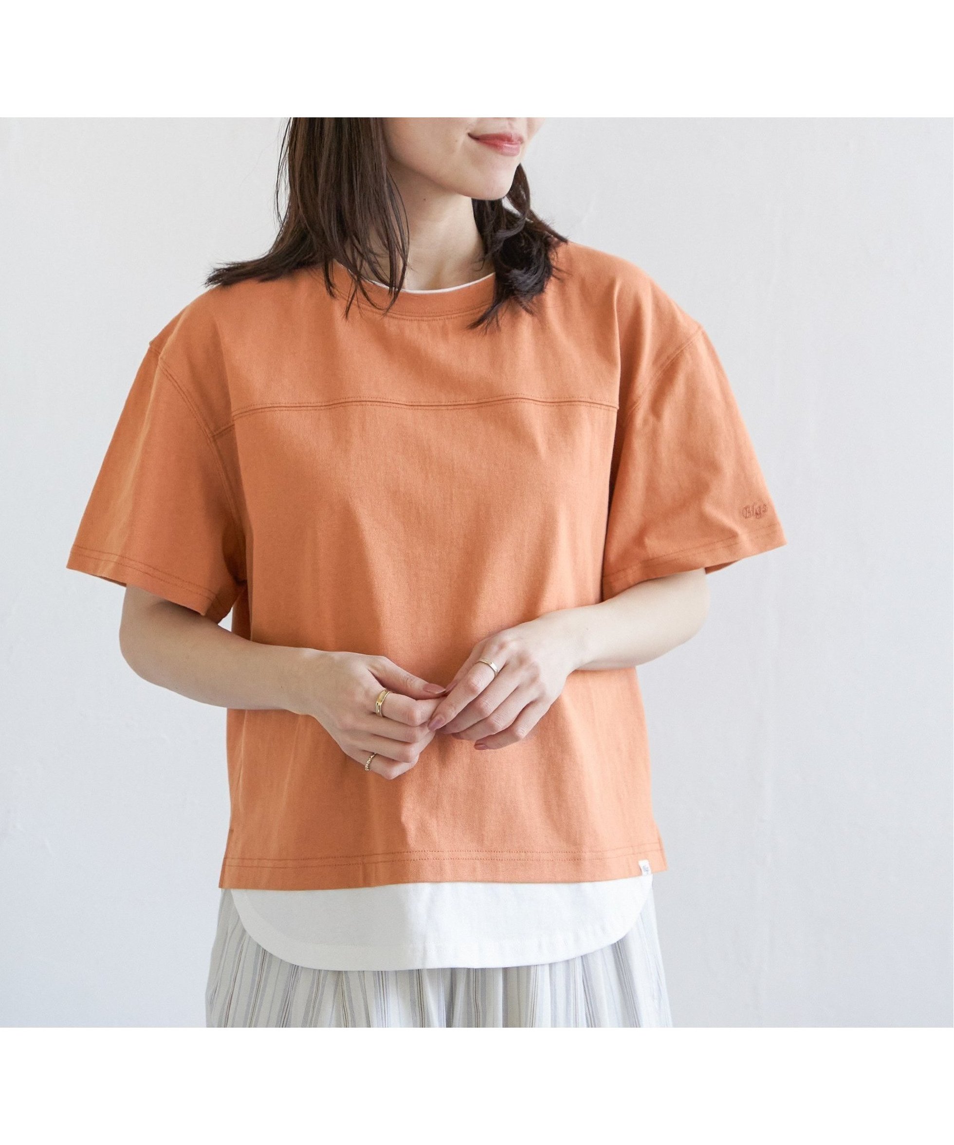 【イッカ/ikka】のコットンUSA袖刺繍レイヤーTシャツ インテリア・キッズ・メンズ・レディースファッション・服の通販 founy(ファニー) 　ファッション　Fashion　レディースファッション　Fashion for Women　トップス・カットソー　Cut & Sew Tops　シャツ・ブラウス・オフィスカジュアル　Elegant Blouses & Button-Ups　ロングTシャツ・Tシャツ　Longline T-Shirts & Tees　オレンジ　Orange　カットソー　Cut and Sewn Top　シンプル　Simple, Minimal　スリット　Slit, Slit Detail　トレンド　Trend, Trending Now　無地　Plain, Solid Color　ワンポイント　One Point, Statement Accent　夏　Summer　オレンジ|ID: prp329100004790035 ipo3291000000035222928