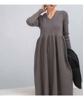 【アーバンリサーチ ロッソ/URBAN RESEARCH ROSSO】の『WEB/一部店舗限定』フォルムシルエットVネックリブワンピース 人気、トレンドファッション・服の通販 founy(ファニー) ファッション Fashion レディースファッション Fashion for Women ワンピース Dresses 2025年 2025 2025-2026秋冬・A/W Autumn/Winter 2025–26 AW25–26 冬 Winter / This Winter カーディガン Cardigan, Knitwear ジャケット Jacket, Outerwear デコルテ Décolleté, Neckline フォルム Silhouette, Form エレガント 上品 Elegant A/W・秋冬 Autumn/Winter |ID:prp329100004790167