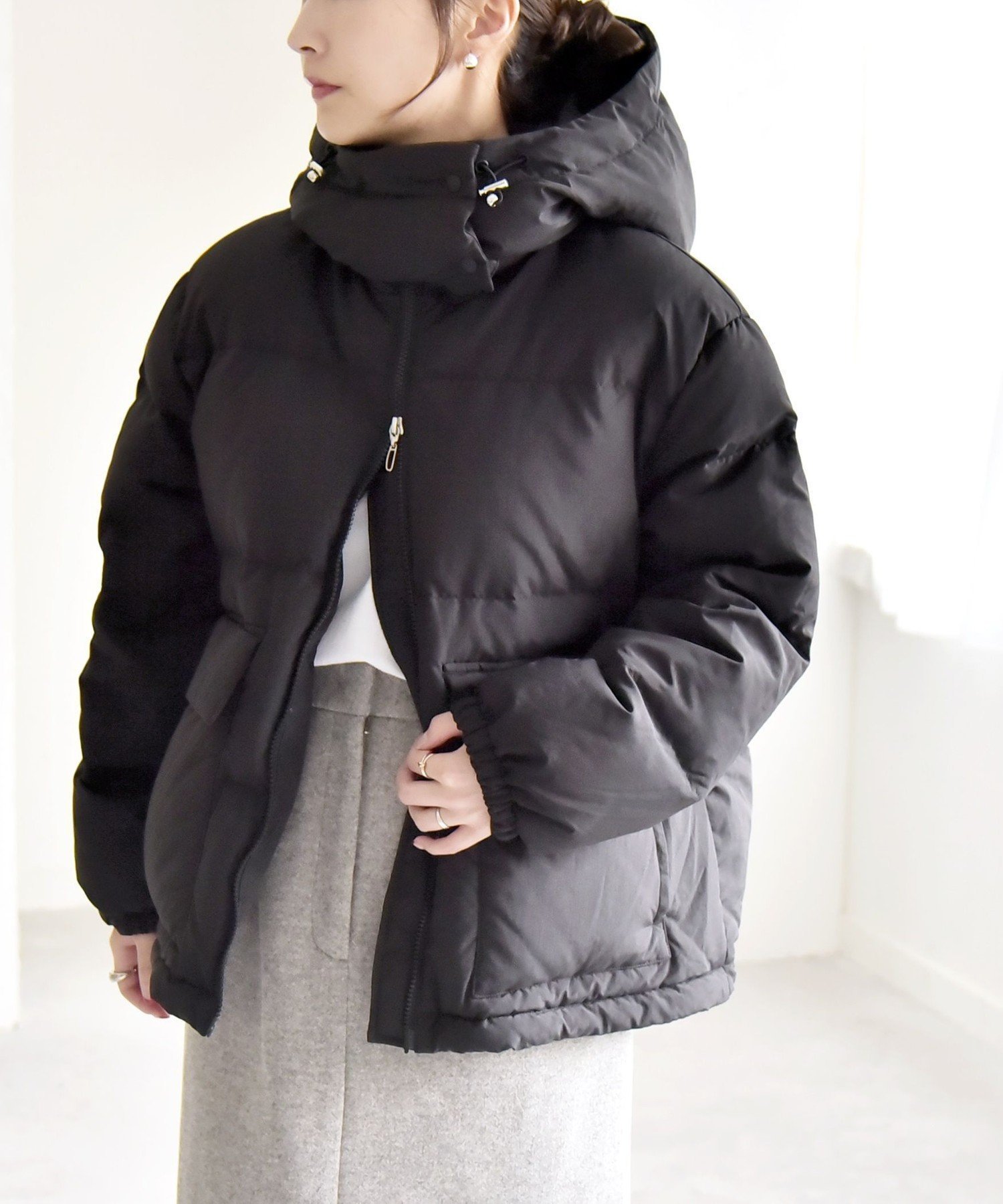 【シップス フォー ウィメン/SHIPS】のquaranciel フーディー ハイネック 2way ショート ダウン ジャケット インテリア・キッズ・メンズ・レディースファッション・服の通販 founy(ファニー) ファッション Fashion レディースファッション Fashion for Women アウター Coat / Outerwear Collection レディースジャケット・軽アウター Jackets アウトドア Outdoor Clothing コンパクト Compact, Small Size 軽量 Lightweight, Ultra Light ショート Short, Short Length ジャケット Jacket, Outerwear スタンド Stand Collar, Upright Stand ダウン Down, Puffer デニム Denim, Jeans Material ハイネック High Neck, Mock Neck ハーフ Half, Half-Length バランス Balance, Style Balance フラップ Flap, Flap Pocket フロント Front, Front Design ポケット Pocket, Pocket Detail ミドル Middle Length, Mid Height モノトーン Monotone, Black and White ワイド Wide, Wide Fit エレガント 上品 Elegant ビジネス 仕事 通勤 Business / Work / Commuting 2025年 2025 2025-2026秋冬・A/W Autumn/Winter 2025–26 AW25–26 ブラック|ID: prp329100004790233 ipo3291000000034760975