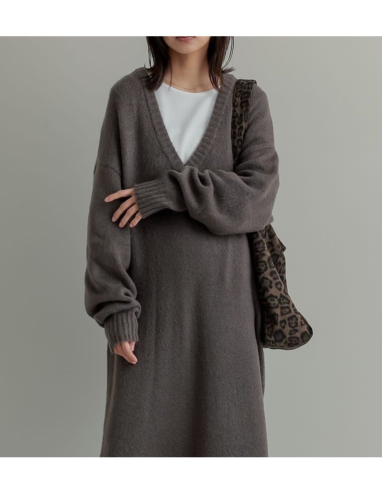 【リエディ/Re:EDIT】のVネックブークレニットワンピース インテリア・キッズ・メンズ・レディースファッション・服の通販 founy(ファニー) 　ファッション　Fashion　レディースファッション　Fashion for Women　ワンピース　Dresses　ニットワンピース　Knit Dresses　イヤリング　Earrings　インナー　Innerwear　エレガント 上品　Elegant　洗える　Machine Washable　コンパクト　Compact, Small Size　シンプル　Simple, Minimal　タートルネック　Turtleneck, High Neck　ネックレス　Necklace, Pendant Necklace　バランス　Balance, Style Balance　ロング　Long, Long-Length　おすすめ　Recommended / Our Picks　チャコールグレー|ID: prp329100004790268 ipo3291000000034761099