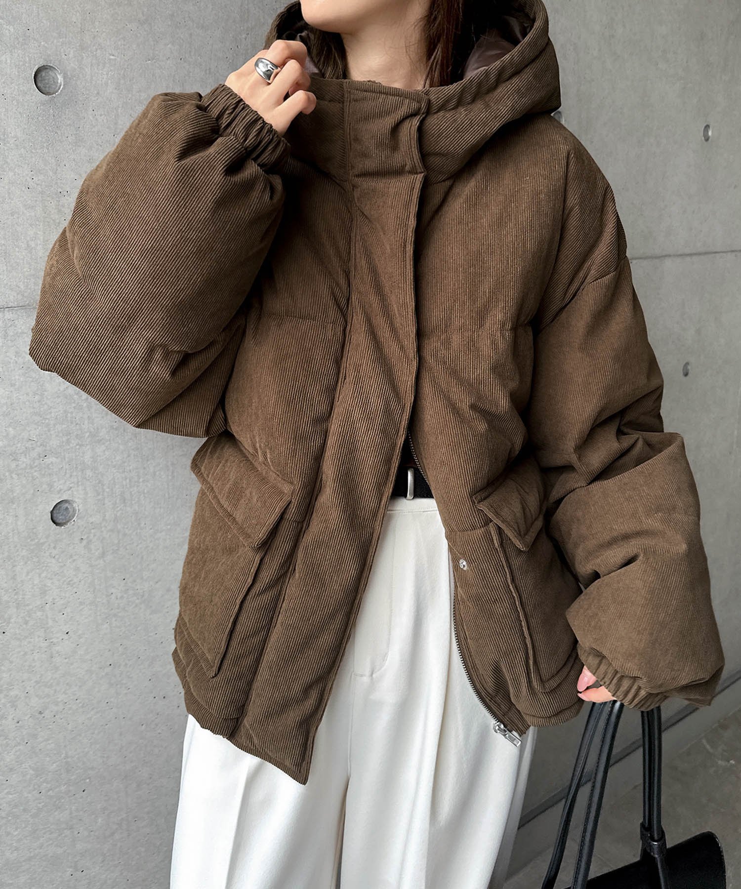 【アンドミー/andme】の細コーデュロイ 中綿 ダウン ジャケット インテリア・キッズ・メンズ・レディースファッション・服の通販 founy(ファニー) ファッション Fashion レディースファッション Fashion for Women アウター Coat / Outerwear Collection レディースジャケット・軽アウター Jackets コーデュロイ Corduroy, Cord Fabric ショート Short, Short Length ジャケット Jacket, Outerwear スタンド Stand Collar, Upright Stand ダウン Down, Puffer ダブル Double, Double-Breasted トレンド Trend, Trending Now ドローコード Drawcord, Drawstring Cord バランス Balance, Style Balance ブラウジング Blouson Silhouette, Cinched Waist ベーシック Basic, Essential ポケット Pocket, Pocket Detail 防寒 Cold Protection, Winter-Ready おすすめ Recommended / Our Picks エレガント 上品 Elegant ブラウン|ID: prp329100004790286 ipo3291000000034761175