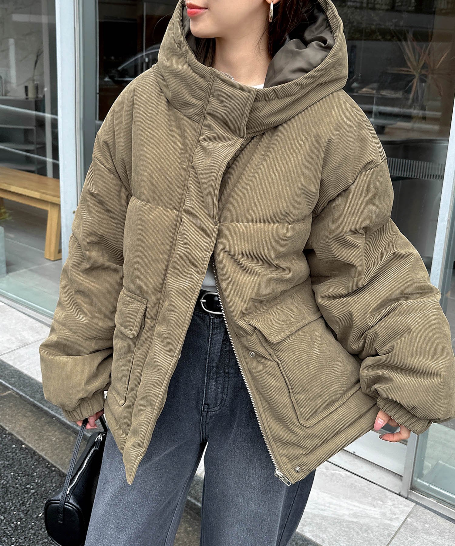 【アンドミー/andme】の細コーデュロイ 中綿 ダウン ジャケット インテリア・キッズ・メンズ・レディースファッション・服の通販 founy(ファニー) ファッション Fashion レディースファッション Fashion for Women アウター Coat / Outerwear Collection レディースジャケット・軽アウター Jackets コーデュロイ Corduroy, Cord Fabric ショート Short, Short Length ジャケット Jacket, Outerwear スタンド Stand Collar, Upright Stand ダウン Down, Puffer ダブル Double, Double-Breasted トレンド Trend, Trending Now ドローコード Drawcord, Drawstring Cord バランス Balance, Style Balance ブラウジング Blouson Silhouette, Cinched Waist ベーシック Basic, Essential ポケット Pocket, Pocket Detail 防寒 Cold Protection, Winter-Ready おすすめ Recommended / Our Picks エレガント 上品 Elegant セージベージュ|ID: prp329100004790286 ipo3291000000034761182