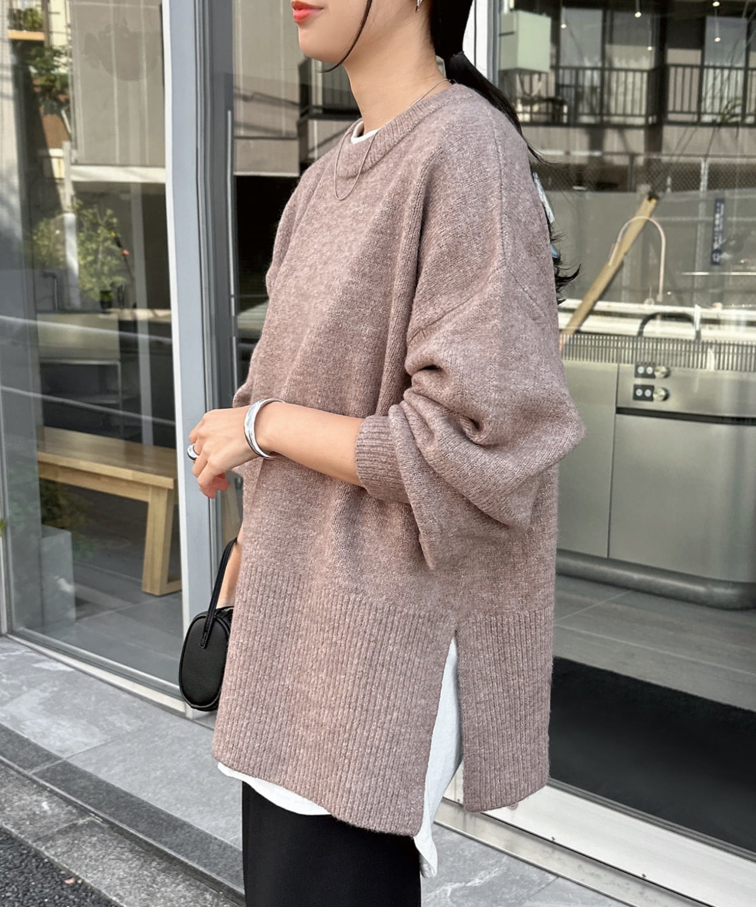 【アンドミー/andme】の天竺編み ボックスシルエット 長袖 ニットトップス インテリア・キッズ・メンズ・レディースファッション・服の通販 founy(ファニー) ファッション Fashion レディースファッション Fashion for Women トップス・カットソー Cut & Sew Tops ニット Knit Tops & Sweaters アクリル Acrylic Material シンプル Simple, Minimal スリット Slit, Slit Detail トレンド Trend, Trending Now 長袖 Long Sleeve, Full Sleeve ボックス Boxy, Box Shape おすすめ Recommended / Our Picks グレージュ|ID: prp329100004790301 ipo3291000000034761236