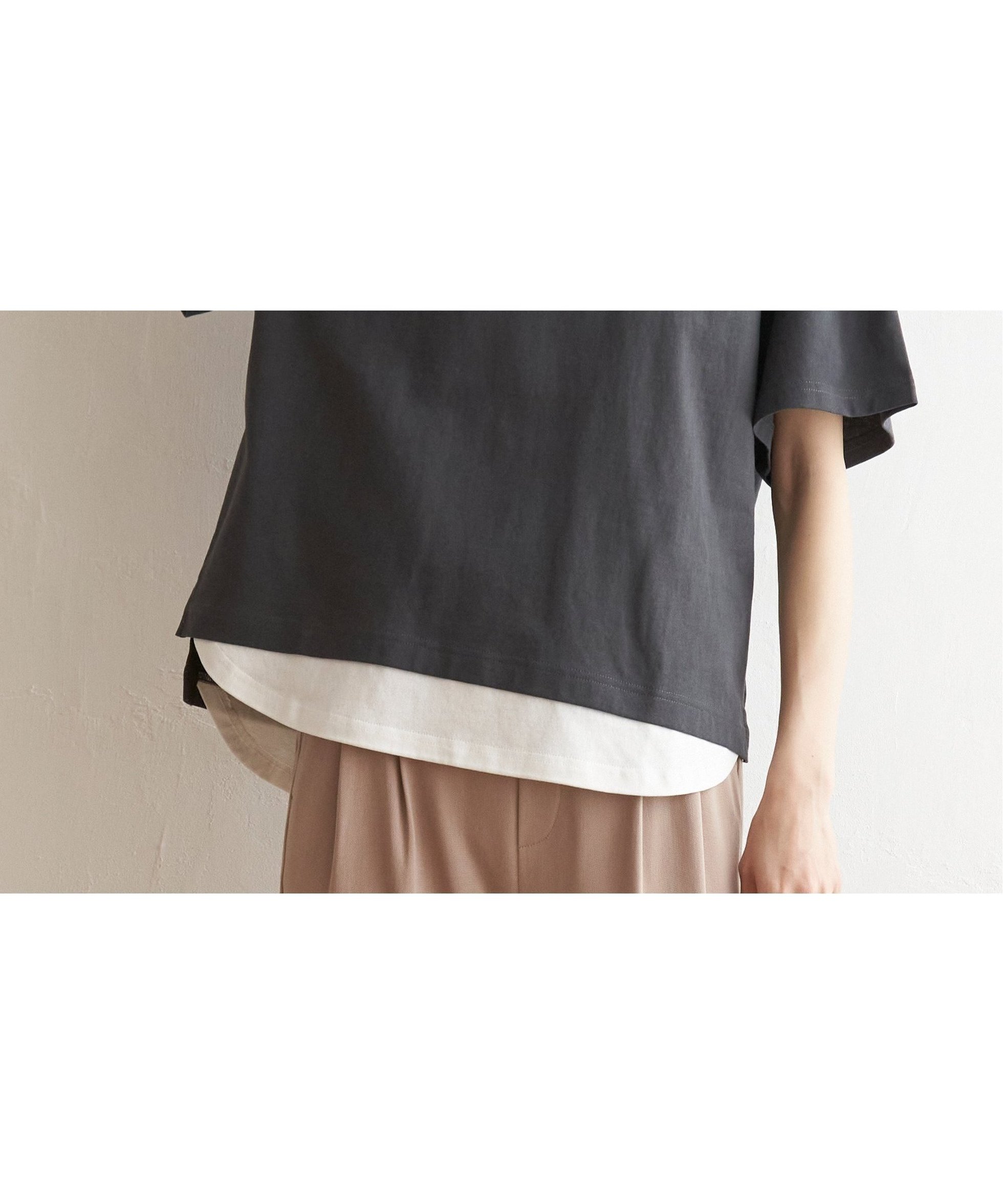 【イッカ/ikka】のコットンUSA裾レイヤードTシャツ インテリア・キッズ・メンズ・レディースファッション・服の通販 founy(ファニー) 　ファッション　Fashion　レディースファッション　Fashion for Women　トップス・カットソー　Cut & Sew Tops　シャツ・ブラウス・オフィスカジュアル　Elegant Blouses & Button-Ups　ロングTシャツ・Tシャツ　Longline T-Shirts & Tees　シンプル　Simple, Minimal　人気　Popular, Best Seller　ワイド　Wide, Wide Fit　おすすめ　Recommended / Our Picks　夏　Summer　チャコール|ID: prp329100004790306 ipo3291000000034761267