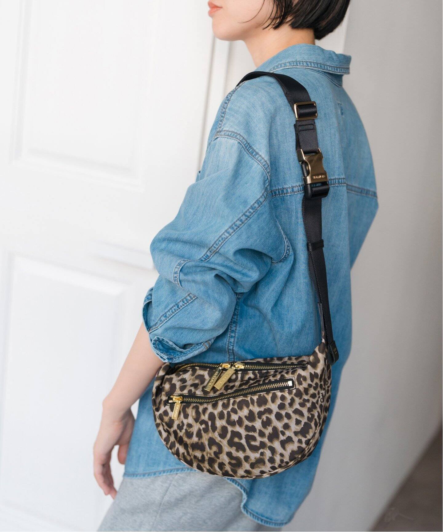 【スピック&スパン/Spick & Span】の《WEB限定》VIOLAd ORO / ヴィオラドーロ BIANCAナイロンショルダー(レオパード) 人気、トレンドファッション・服の通販 founy(ファニー) 　ファッション　Fashion　レディースファッション　Fashion for Women　イタリア　Italy　ショルダー　Shoulder, Shoulder Strap　スマート　Smart, Elegant　財布　Wallet, Purse　ポケット　Pocket, Pocket Detail　無地　Plain, Solid Color　レオパード　Leopard, Animal Print　 other-1|ID: prp329100004790334 ipo3291000000034761387