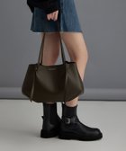 【チャールズ アンド キース/CHARLES & KEITH】のCalla カルラ トートバッグ 人気、トレンドファッション・服の通販 founy(ファニー) ファッション Fashion レディースファッション Fashion for Women バッグ Bags シンプル Simple, Minimal ポーチ Pouch, Small Case 今季 This Season, Current Season 旅行 Travel 軽量 Lightweight, Ultra Light thumbnail DarkMoss|ID: prp329100004790346 ipo3291000000034834470