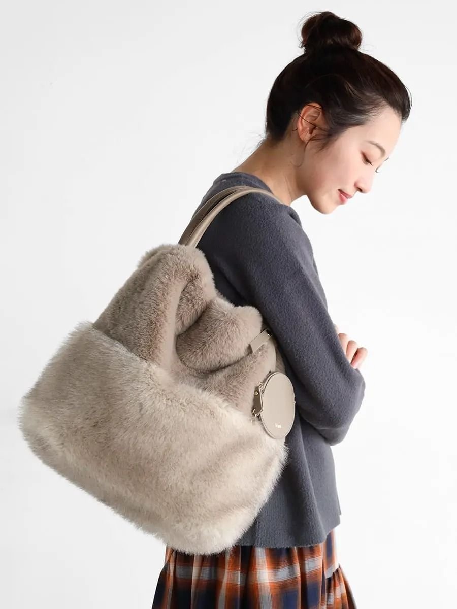 【ヴァン/Vin】のパネル切り替えファートート インテリア・キッズ・メンズ・レディースファッション・服の通販 founy(ファニー) 　ファッション　Fashion　レディースファッション　Fashion for Women　バッグ　Bags　スマホ　Smartphone, Mobile Device　ポーチ　Pouch, Small Case　リュクス　Luxury, Elegant, High-End, Chic　今季　This Season, Current Season　手帳　Planner, Notebook　財布　Wallet, Purse　ベージュ|ID: prp329100004790355 ipo3291000000034972689