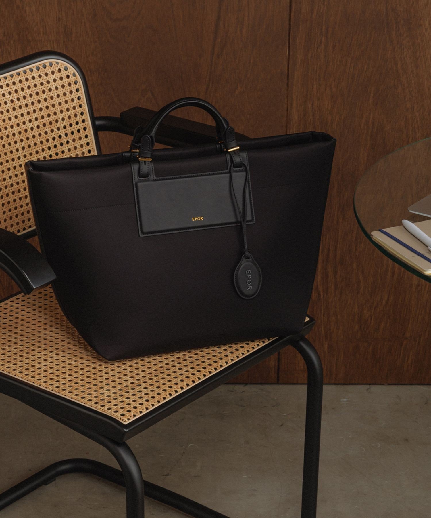 【ロペ/ROPE'】の【E POR】【A4/PC対応・撥水加工・軽量】BOAT BAG Large【25AW】 インテリア・キッズ・メンズ・レディースファッション・服の通販 founy(ファニー) 　ファッション　Fashion　レディースファッション　Fashion for Women　エレガント 上品　Elegant　軽量　Lightweight, Ultra Light　ショルダー　Shoulder, Shoulder Strap　ボンディング　Bonding, Bonded Fabric　ポケット　Pocket, Pocket Detail　マグネット　Magnet, Magnetic Closure　おすすめ　Recommended / Our Picks　旅行　Travel　ビジネス 仕事 通勤　Business / Work / Commuting　2025年　2025　2025-2026秋冬・A/W　Autumn/Winter 2025–26 AW25–26　ブラック(01)|ID: prp329100004790362 ipo3291000000034761514