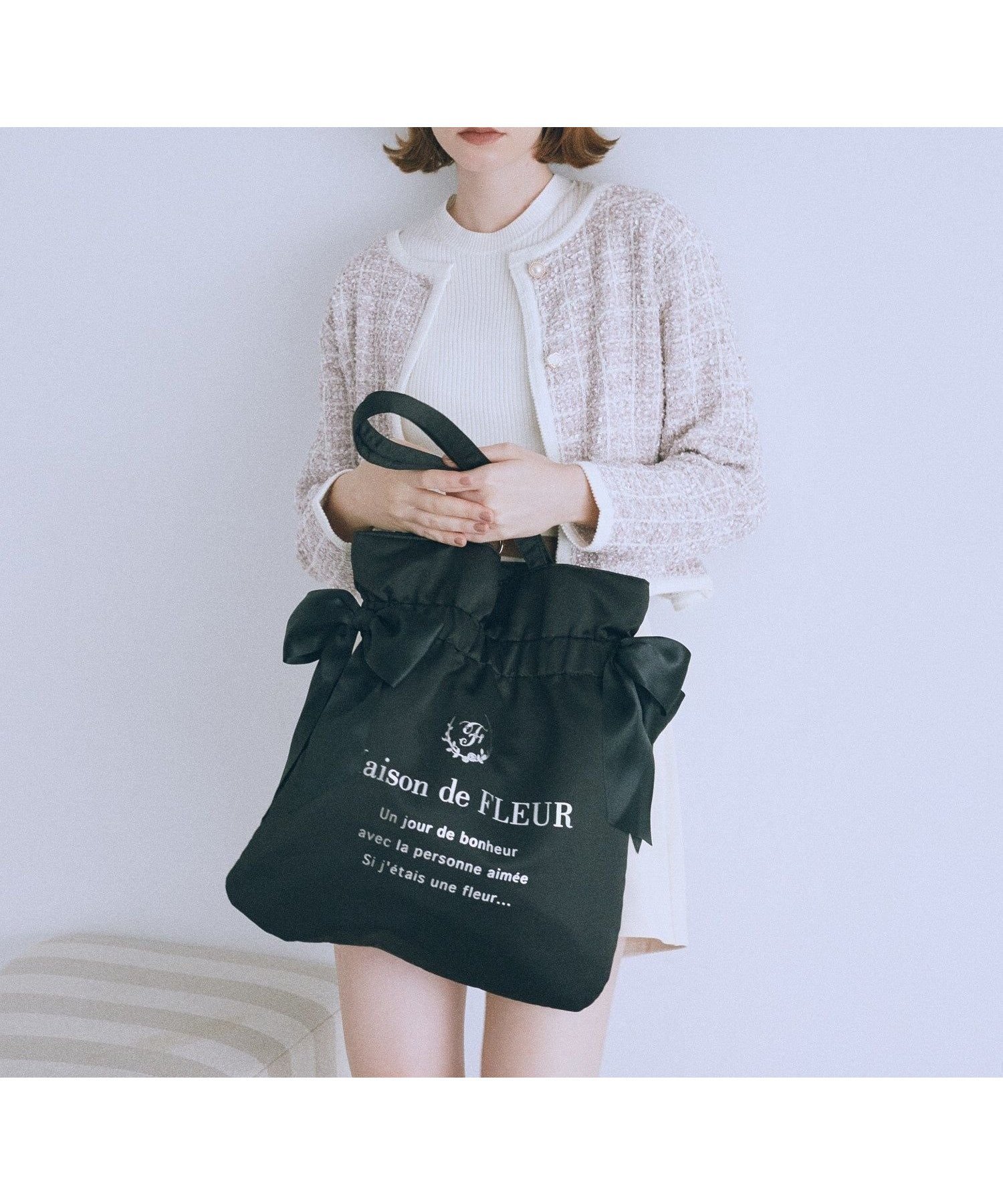 【メゾンドフルール/Maison de FLEUR】のダブルリボンギャザートートバッグ インテリア・キッズ・メンズ・レディースファッション・服の通販 founy(ファニー) ファッション Fashion レディースファッション Fashion for Women バッグ Bags ギャザー Gathered, Ruffled サテン Satin, Glossy Fabric シルバー Silver, Metallic Silver スマホ Smartphone, Mobile Device ポケット Pocket, Pocket Detail リボン Ribbon, Bow エレガント 上品 Elegant ビジネス 仕事 通勤 Business / Work / Commuting ブラック|ID: prp329100004790391 ipo3291000000034873767