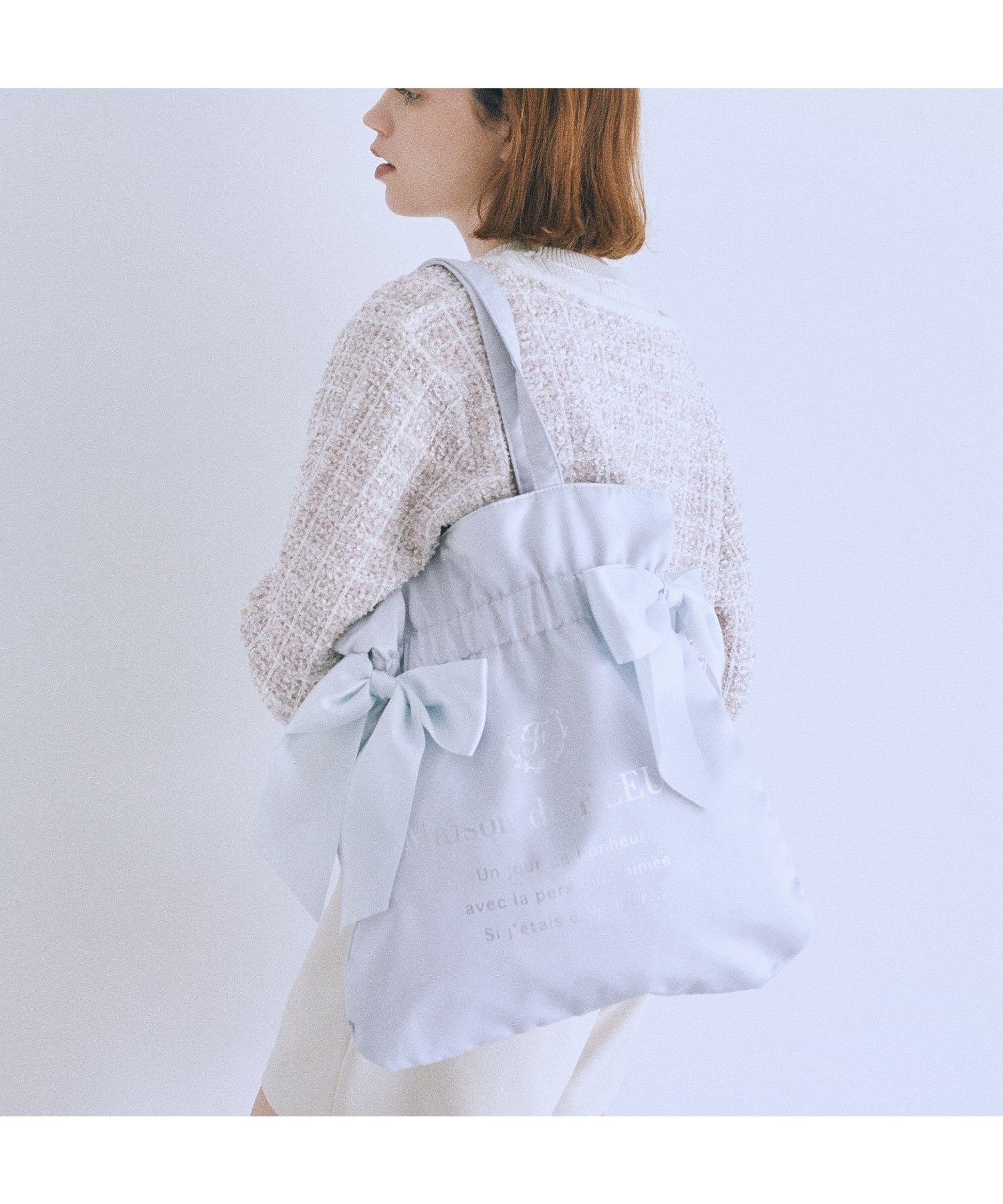 【メゾンドフルール/Maison de FLEUR】のダブルリボンギャザートートバッグ インテリア・キッズ・メンズ・レディースファッション・服の通販 founy(ファニー) ファッション Fashion レディースファッション Fashion for Women バッグ Bags ギャザー Gathered, Ruffled サテン Satin, Glossy Fabric シルバー Silver, Metallic Silver スマホ Smartphone, Mobile Device ポケット Pocket, Pocket Detail リボン Ribbon, Bow エレガント 上品 Elegant ビジネス 仕事 通勤 Business / Work / Commuting ライトブルー|ID: prp329100004790391 ipo3291000000034873773