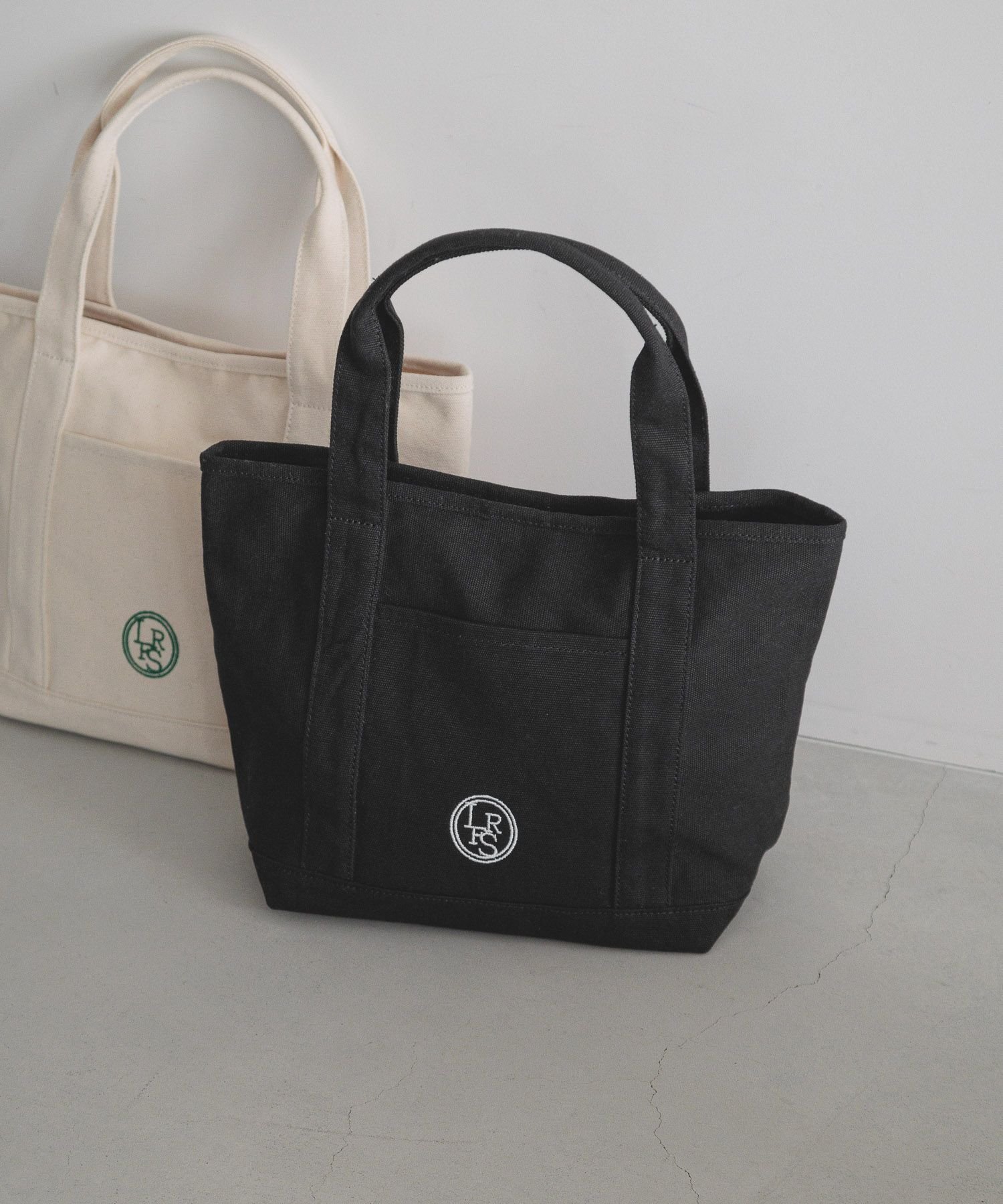 【ローリーズファーム/LOWRYS FARM】のLFBASICTOTE インテリア・キッズ・メンズ・レディースファッション・服の通販 founy(ファニー) 　ファッション　Fashion　レディースファッション　Fashion for Women　バッグ　Bags　おすすめ　Recommended / Our Picks　定番　Standard, Basic Item　ブラック|ID: prp329100004790437 ipo3291000000035181350