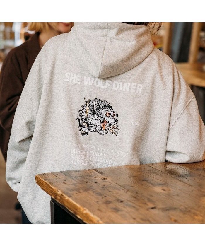 【フリークスストア/FREAK'S STORE】のSHE WOLF DINER×FREAK S STORE/シーウルフダイナー 別注 ビッグシルエット バック刺繍 パーカー/WOLF 【限定展開】 25AW インテリア・キッズ・メンズ・レディースファッション・服の通販 founy(ファニー) 　ファッション　Fashion　レディースファッション　Fashion for Women　トップス・カットソー　Cut & Sew Tops　レディースパーカー・カジュアルフーディー　Casual Hoodies & Sweatshirts　バッグ　Bags　インナー　Innerwear　ヴィンテージ　Vintage Style　カーゴパンツ　Cargo Pants, Utility Pants　グラフィック　Graphic, Graphic Design　コラボ　Collaboration, Collab　シンプル　Simple, Minimal　スラックス　Slacks, Dress Pants　デニム　Denim, Jeans Material　トレンド　Trend, Trending Now　定番　Standard, Basic Item　人気　Popular, Best Seller　パーカー　Hoodie, Parka　ビッグ　Big, Oversized　フロント　Front, Front Design　プリント　Print, Printed Pattern　ボトム　Bottoms, Lower Wear　別注　Limited Edition, Custom Order　ワイド　Wide, Wide Fit　ワンポイント　One Point, Statement Accent　A/W・秋冬　Autumn/Winter　冬　Winter / This Winter　おすすめ　Recommended / Our Picks　2025年　2025　2025-2026秋冬・A/W　Autumn/Winter 2025–26 AW25–26　グレー|ID: prp329100004790467 ipo3291000000034762009