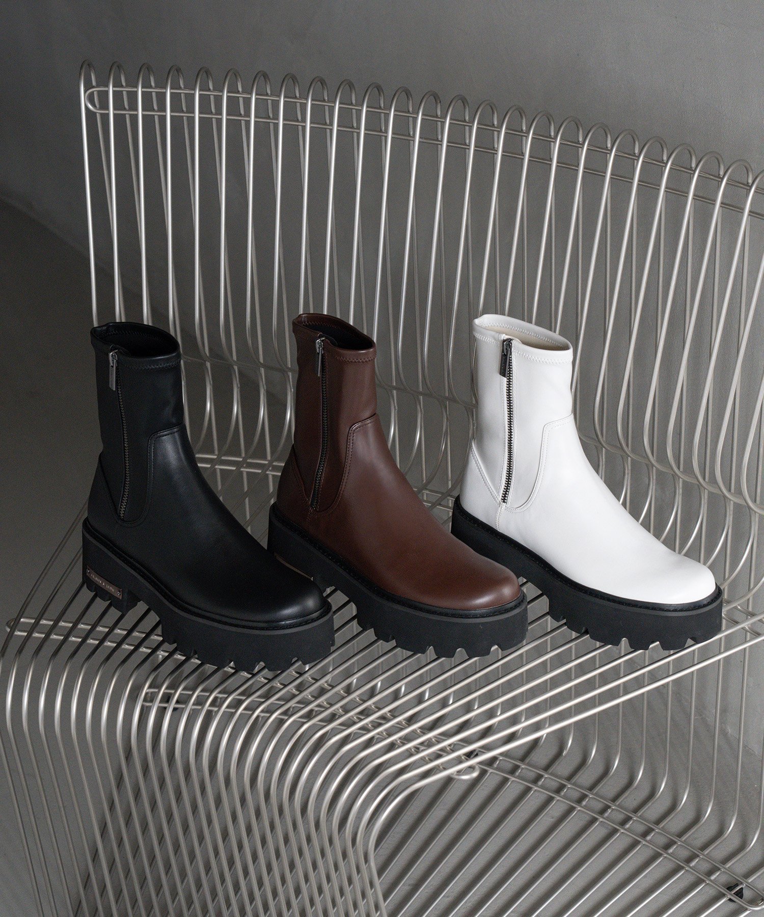 【チャールズ アンド キース/CHARLES & KEITH】のサイドジップ アンクルブーツ インテリア・キッズ・メンズ・レディースファッション・服の通販 founy(ファニー) 　ファッション　Fashion　レディースファッション　Fashion for Women　アンクル　Ankle-Length Design　サイドジップ　Side Zip, Side Zipper　シンプル　Simple, Minimal　ストレッチ　Stretch, Stretchy Fabric　フェイクレザー　Faux Leather, PU Leather　フェミニン　Feminine, Girly　フラット　Flat, Flat Shoes　厚底　Platform Shoes　Black|ID: prp329100004790503 ipo3291000000034878992