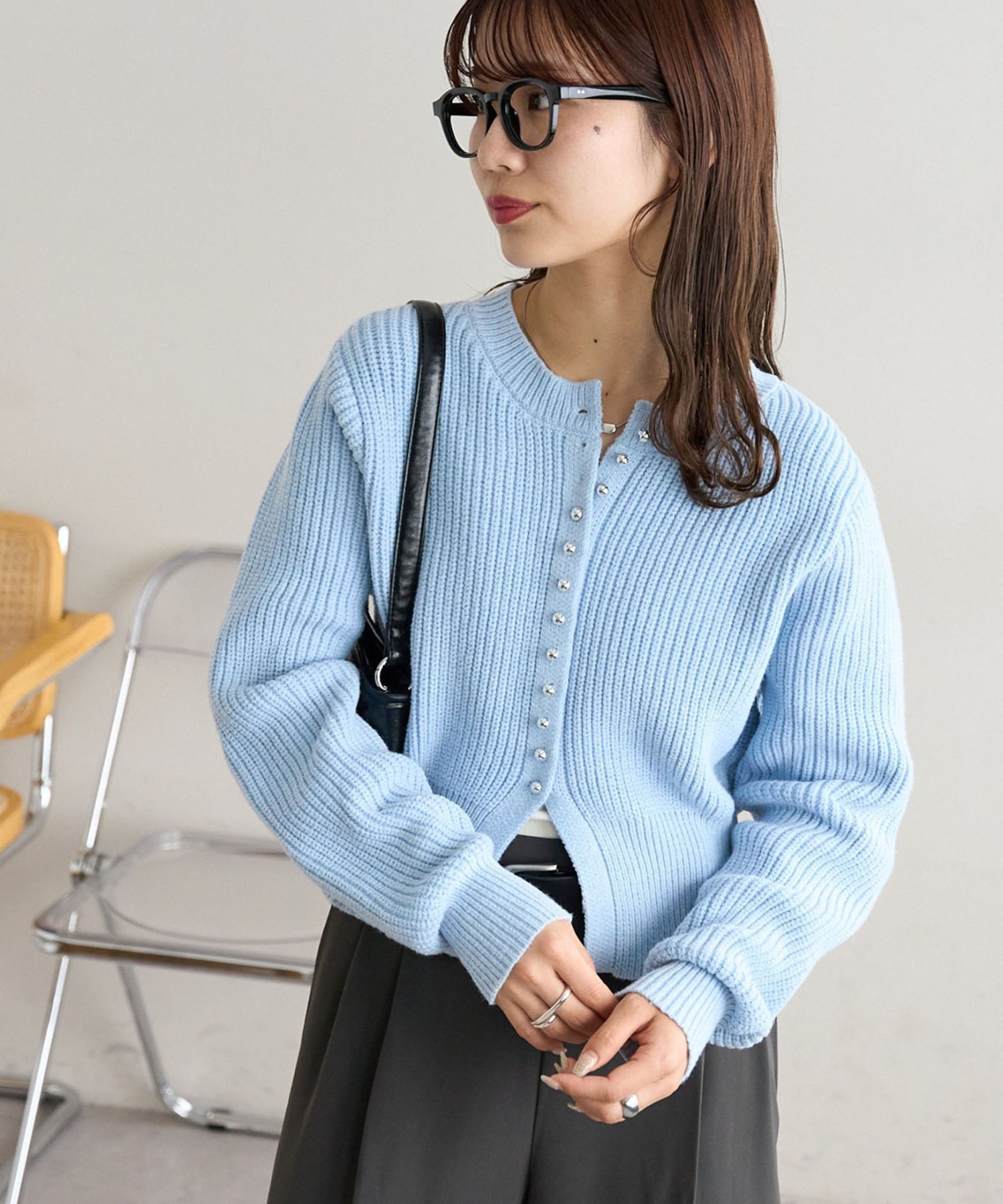 【ディスコート/Discoat】の【WEB限定】多ボタンニットカーデ インテリア・キッズ・メンズ・レディースファッション・服の通販 founy(ファニー) 　ファッション　Fashion　レディースファッション　Fashion for Women　トップス・カットソー　Cut & Sew Tops　ニット　Knit Tops & Sweaters　おすすめ　Recommended / Our Picks　カーディガン　Cardigan, Knitwear　キャミソール　Camisole, Spaghetti Strap Top　キャミワンピース　Cami Dress, Slip Dress　コンパクト　Compact, Small Size　シルバー　Silver, Metallic Silver　バランス　Balance, Style Balance　フロント　Front, Front Design　ベロア　Velour, Soft Velvet　吸水　Absorbent, Quick-Dry　ブルー|ID: prp329100004790622 ipo3291000000035190052