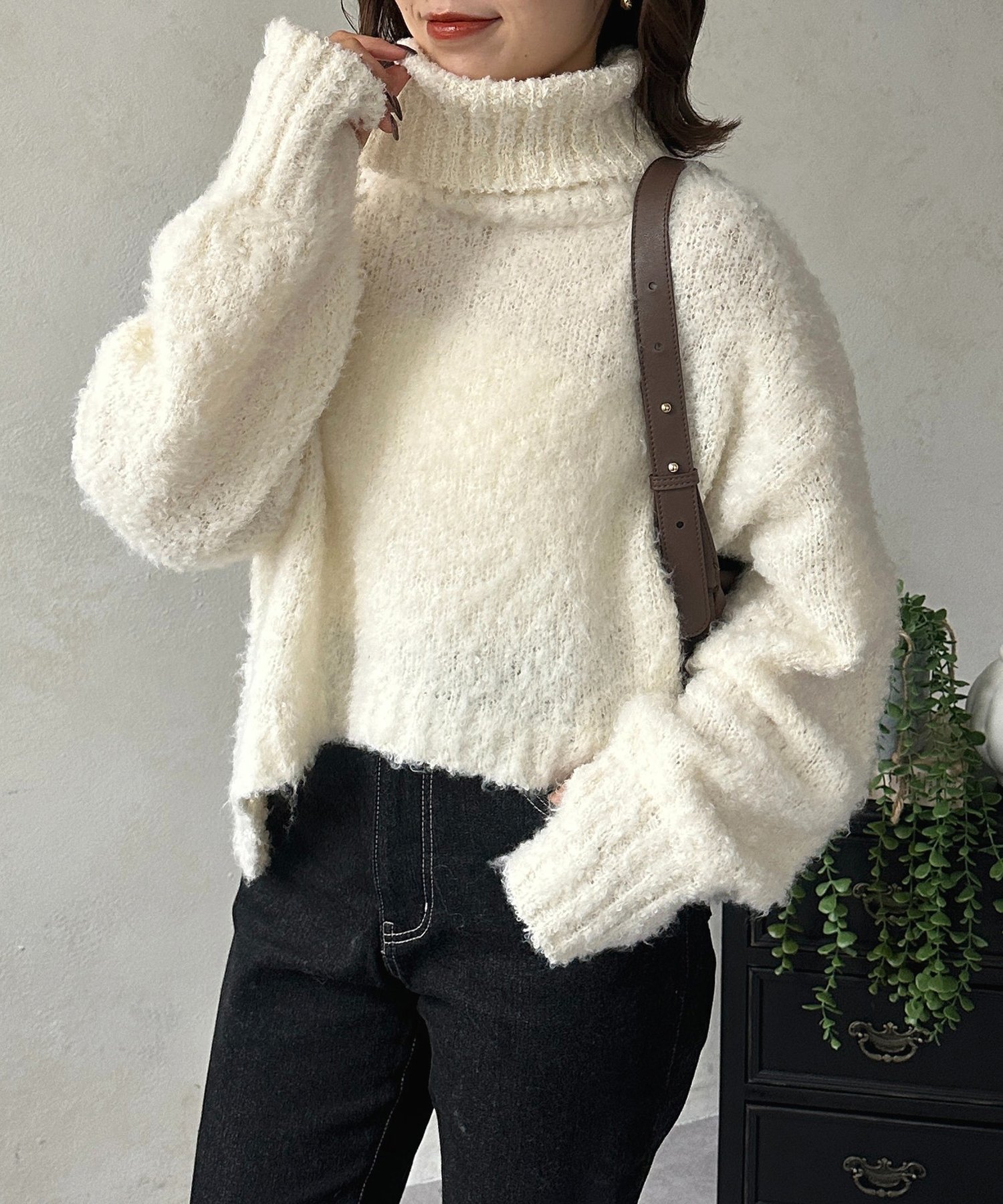 【ゼヴォン/Thevon】のブークレヤーンオフタートルニット インテリア・キッズ・メンズ・レディースファッション・服の通販 founy(ファニー) 　ファッション　Fashion　レディースファッション　Fashion for Women　トップス・カットソー　Cut & Sew Tops　ニット　Knit Tops & Sweaters　秋　Autumn　ショート　Short, Short Length　シンプル　Simple, Minimal　再入荷　Restock / Back in Stock　おすすめ　Recommended / Our Picks　エレガント 上品　Elegant　2025年　2025　2025-2026秋冬・A/W　Autumn/Winter 2025–26 AW25–26　アイボリー|ID: prp329100004790649 ipo3291000000034762780