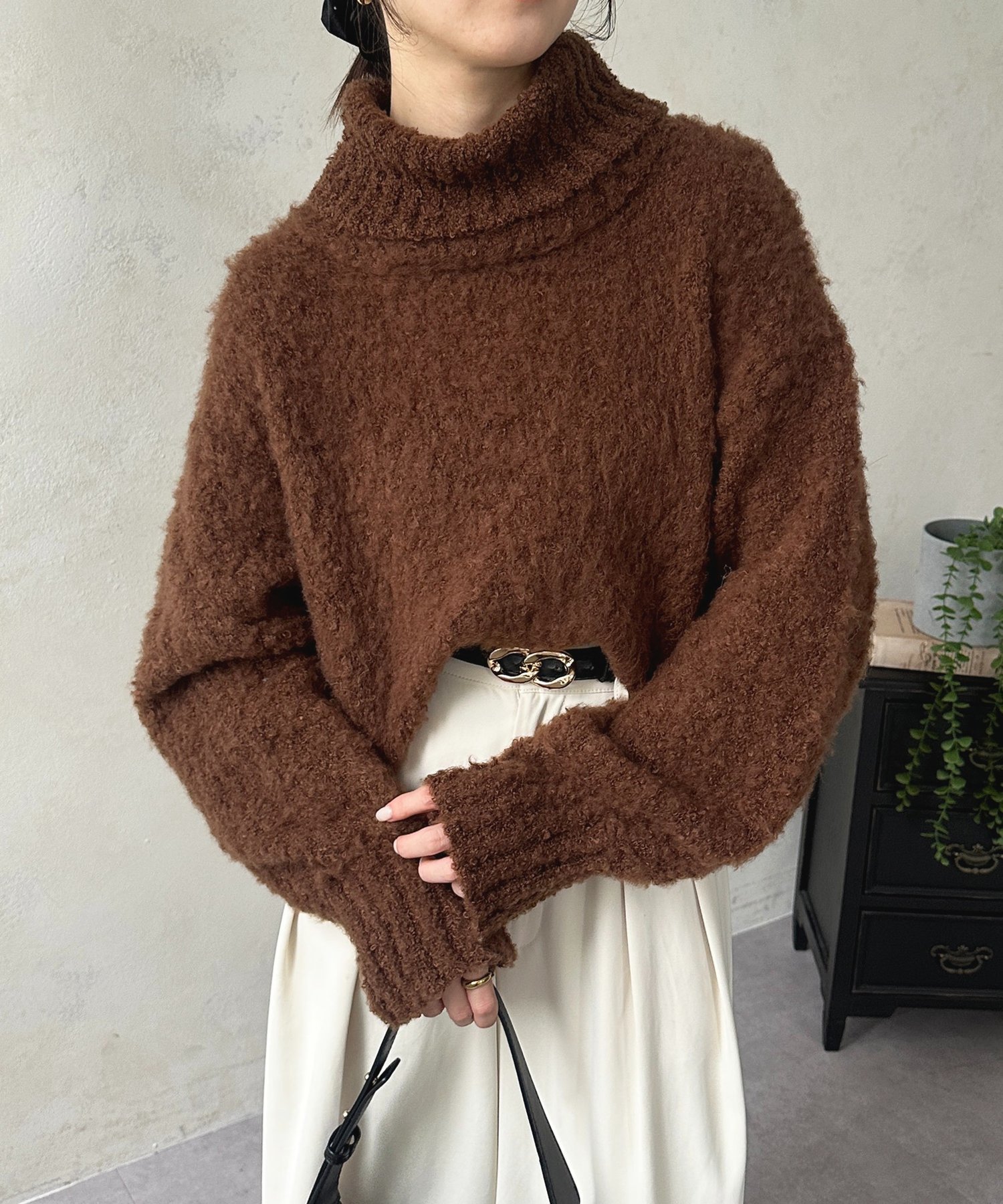 【ゼヴォン/Thevon】のブークレヤーンオフタートルニット インテリア・キッズ・メンズ・レディースファッション・服の通販 founy(ファニー) 　ファッション　Fashion　レディースファッション　Fashion for Women　トップス・カットソー　Cut & Sew Tops　ニット　Knit Tops & Sweaters　秋　Autumn　ショート　Short, Short Length　シンプル　Simple, Minimal　再入荷　Restock / Back in Stock　おすすめ　Recommended / Our Picks　エレガント 上品　Elegant　2025年　2025　2025-2026秋冬・A/W　Autumn/Winter 2025–26 AW25–26　ブラウン|ID: prp329100004790649 ipo3291000000034762785