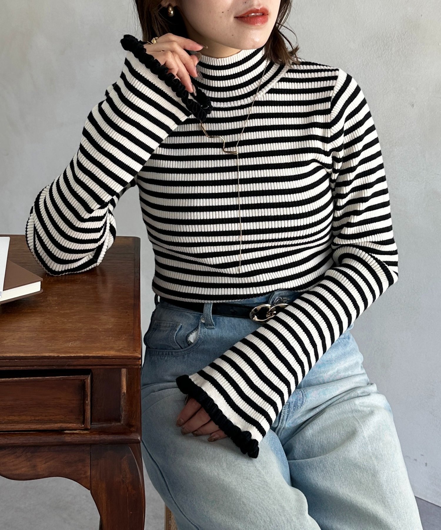 【ゼヴォン/Thevon】の袖フリルフレアスリーブハイネックニット 人気、トレンドファッション・服の通販 founy(ファニー) 　ファッション　Fashion　レディースファッション　Fashion for Women　トップス・カットソー　Cut & Sew Tops　ニット　Knit Tops & Sweaters　秋　Autumn　ショート　Short, Short Length　スリーブ　Sleeve, Long Sleeve / Short Sleeve　ダウン　Down, Puffer　デニム　Denim, Jeans Material　ネックレス　Necklace, Pendant Necklace　ハイネック　High Neck, Mock Neck　バランス　Balance, Style Balance　フリル　Frill, Ruffle　フレア　Flare, Flared　マーメイド　Mermaid, Fishtail Silhouette　冬　Winter / This Winter　再入荷　Restock / Back in Stock　おすすめ　Recommended / Our Picks　エレガント 上品　Elegant　2025年　2025　2025-2026秋冬・A/W　Autumn/Winter 2025–26 AW25–26　 other-1|ID: prp329100004790653 ipo3291000000034762793