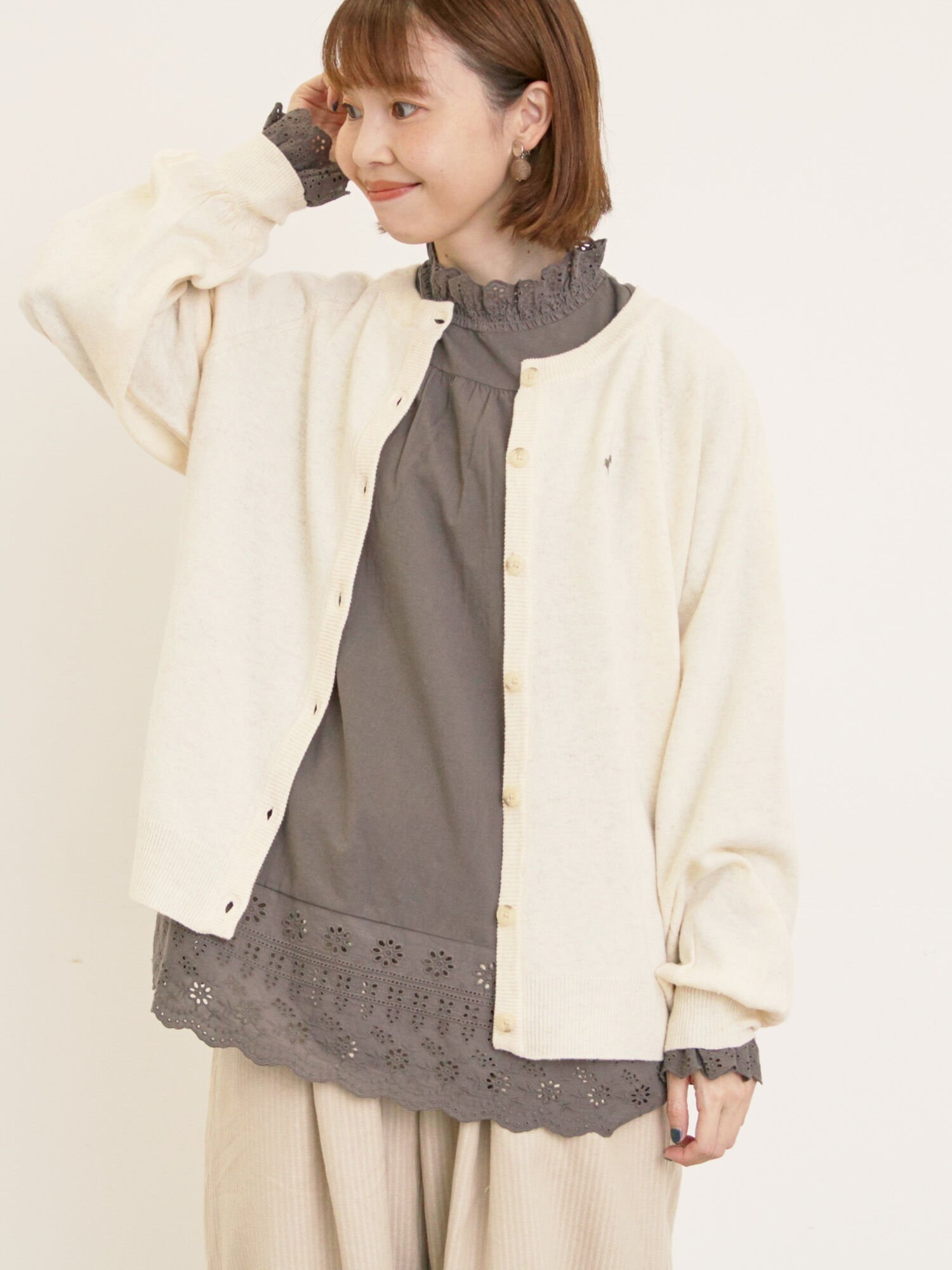 【サマンサモスモス/Samansa Mos2】の刺繍入りパフスリーブカーディガン インテリア・キッズ・メンズ・レディースファッション・服の通販 founy(ファニー) ファッション Fashion レディースファッション Fashion for Women トップス・カットソー Cut & Sew Tops カーディガン・羽織り Layered Style Cardigans カーディガン Cardigan, Knitwear スリーブ Sleeve, Long Sleeve / Short Sleeve ワンポイント One Point, Statement Accent キナリ|ID: prp329100004790837 ipo3291000000034763612