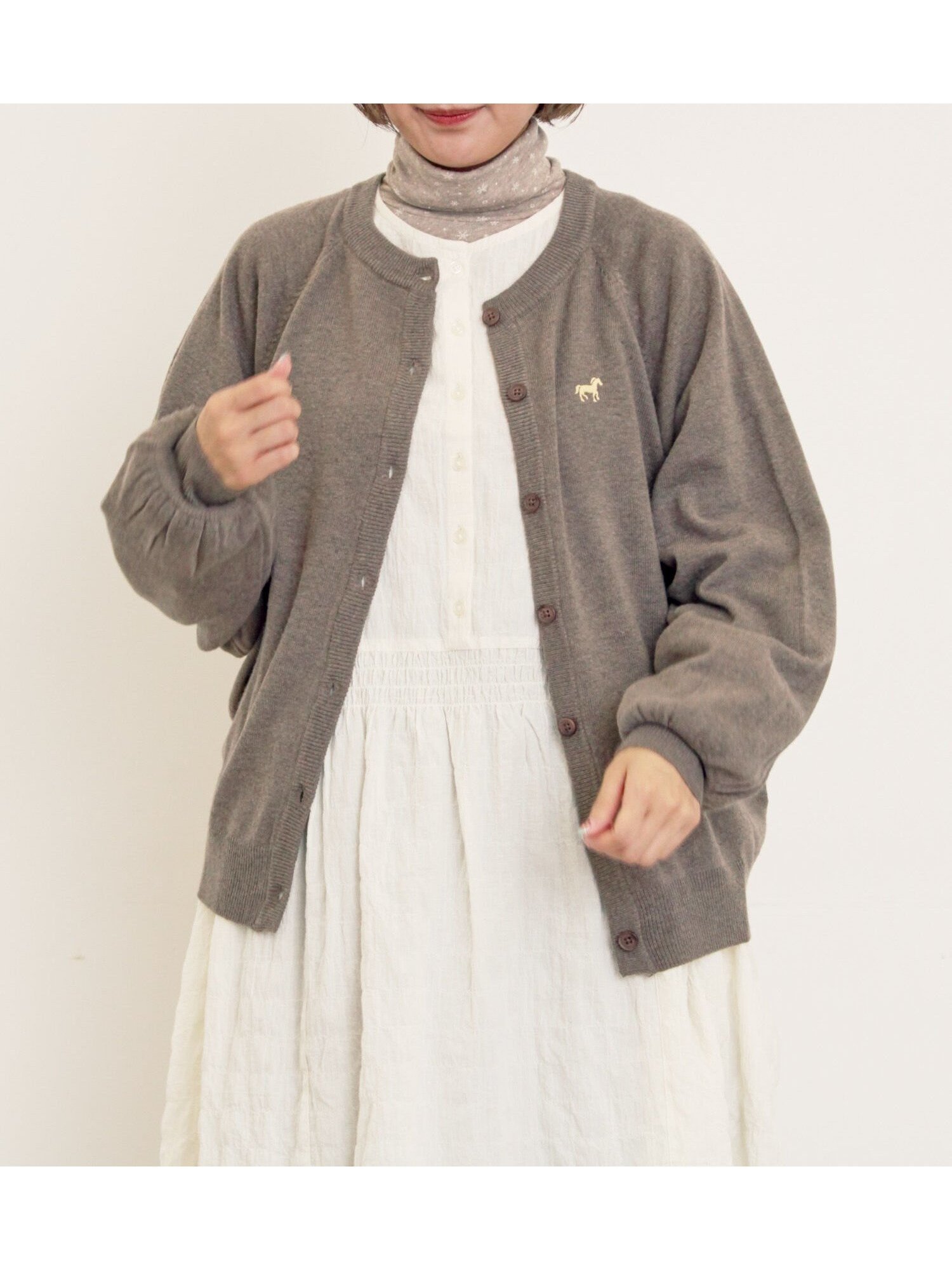 【サマンサモスモス/Samansa Mos2】の刺繍入りパフスリーブカーディガン インテリア・キッズ・メンズ・レディースファッション・服の通販 founy(ファニー) ファッション Fashion レディースファッション Fashion for Women トップス・カットソー Cut & Sew Tops カーディガン・羽織り Layered Style Cardigans カーディガン Cardigan, Knitwear スリーブ Sleeve, Long Sleeve / Short Sleeve ワンポイント One Point, Statement Accent モカ|ID: prp329100004790837 ipo3291000000034763617