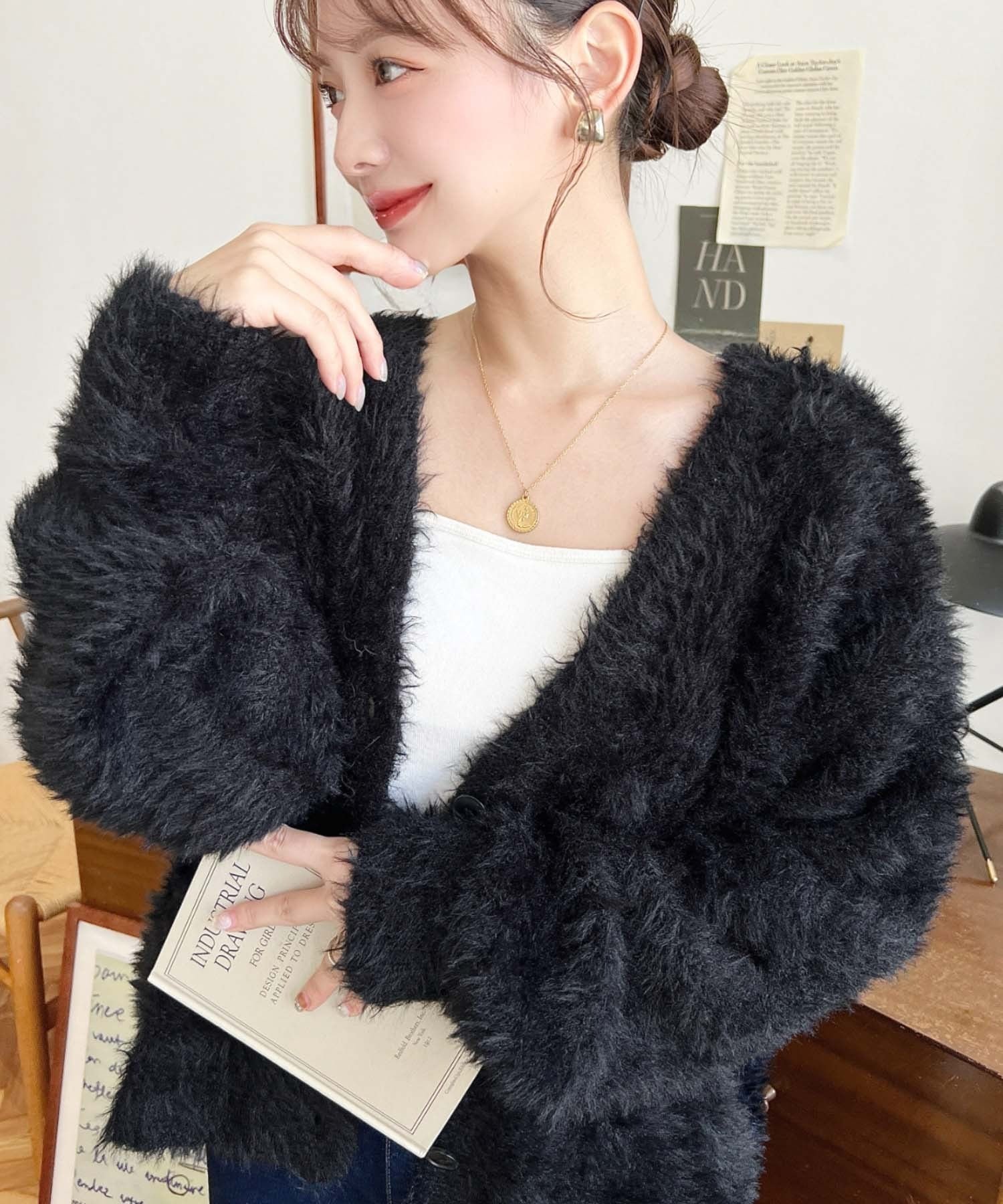 【モーメントプラス/moment+ / MEN】のVネックロングシャギーニットカーディガン インテリア・キッズ・メンズ・レディースファッション・服の通販 founy(ファニー) 　ファッション　Fashion　メンズファッション　Fashion for Men　インナー　Innerwear　カットソー　Cut and Sewn Top　ショート　Short, Short Length　シンプル　Simple, Minimal　スラックス　Slacks, Dress Pants　デニム　Denim, Jeans Material　トレンド　Trend, Trending Now　定番　Standard, Basic Item　バランス　Balance, Style Balance　フレア　Flare, Flared　フロント　Front, Front Design　ベーシック　Basic, Essential　羽織　Haori, Light Jacket　マーメイド　Mermaid, Fishtail Silhouette　ロング　Long, Long-Length　再入荷　Restock / Back in Stock　プチプライス・低価格　Affordable / Budget Price　おすすめ　Recommended / Our Picks　エレガント 上品　Elegant　ブラック|ID: prp329100004790885 ipo3291000000034763817