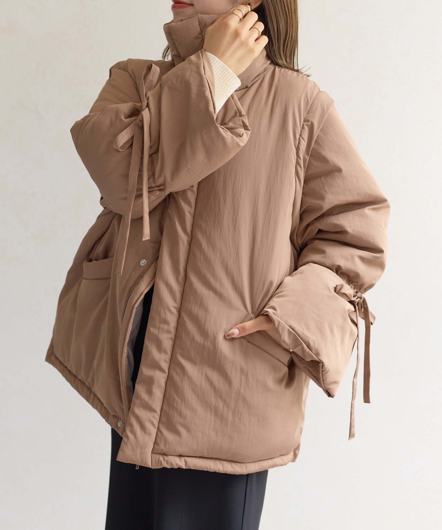 【ゼヴォン/Thevon】の2WAYスタンドネック中綿ブルゾン インテリア・キッズ・メンズ・レディースファッション・服の通販 founy(ファニー) 　ファッション　Fashion　レディースファッション　Fashion for Women　アウター　Coat / Outerwear Collection　ブルゾンジャケット・スポーティアウター　Blouson Jackets　秋　Autumn　スウェット / スエット　Sweatshirt, Sweatwear　スタンド　Stand Collar, Upright Stand　デニム　Denim, Jeans Material　フェミニン　Feminine, Girly　フォルム　Silhouette, Form　ブルゾン　Blouson, Bomber Jacket　ポケット　Pocket, Pocket Detail　マーメイド　Mermaid, Fishtail Silhouette　冬　Winter / This Winter　再入荷　Restock / Back in Stock　おすすめ　Recommended / Our Picks　2025年　2025　2025-2026秋冬・A/W　Autumn/Winter 2025–26 AW25–26　ベージュ|ID: prp329100004791322 ipo3291000000034765553