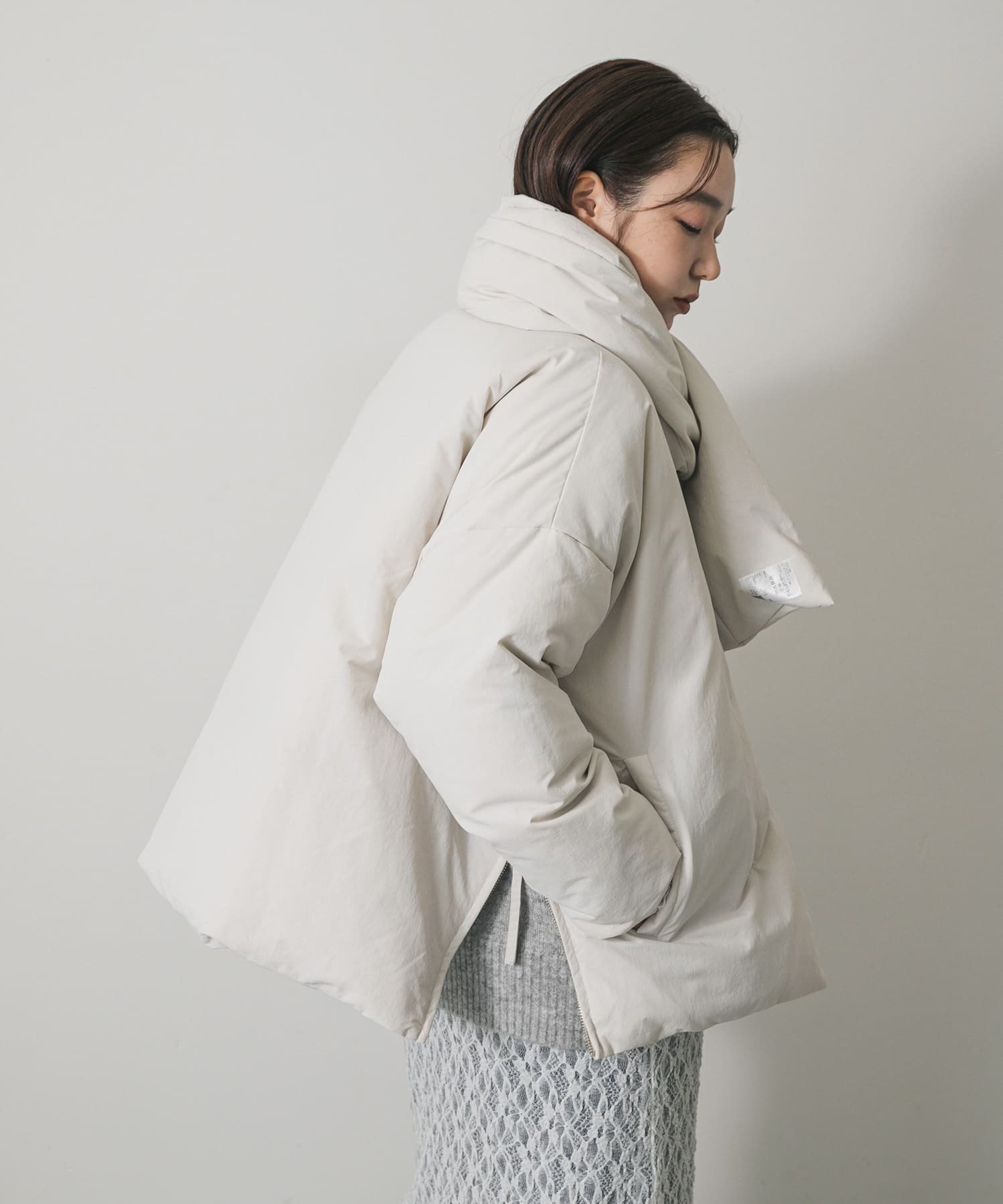 【センスオブプレイス/SENSE OF PLACE by URBAN RESEARCH】の『WEB/一部店舗限定』マフラーツキシームレスダウン 人気、トレンドファッション・服の通販 founy(ファニー) 　ファッション　Fashion　レディースファッション　Fashion for Women　マフラー・スヌード / 冬小物の定番　Scarves & Mufflers　2025年　2025　2025-2026秋冬・A/W　Autumn/Winter 2025–26 AW25–26　冬　Winter / This Winter　サイドジップ　Side Zip, Side Zipper　ジップ　Zip, Zipper　スリット　Slit, Slit Detail　ダウン　Down, Puffer　トレンド　Trend, Trending Now　マフラー　Scarf, Muffler　A/W・秋冬　Autumn/Winter　ビジネス 仕事 通勤　Business / Work / Commuting　防寒　Cold Protection, Winter-Ready　 other-1|ID: prp329100004791371 ipo3291000000034815719