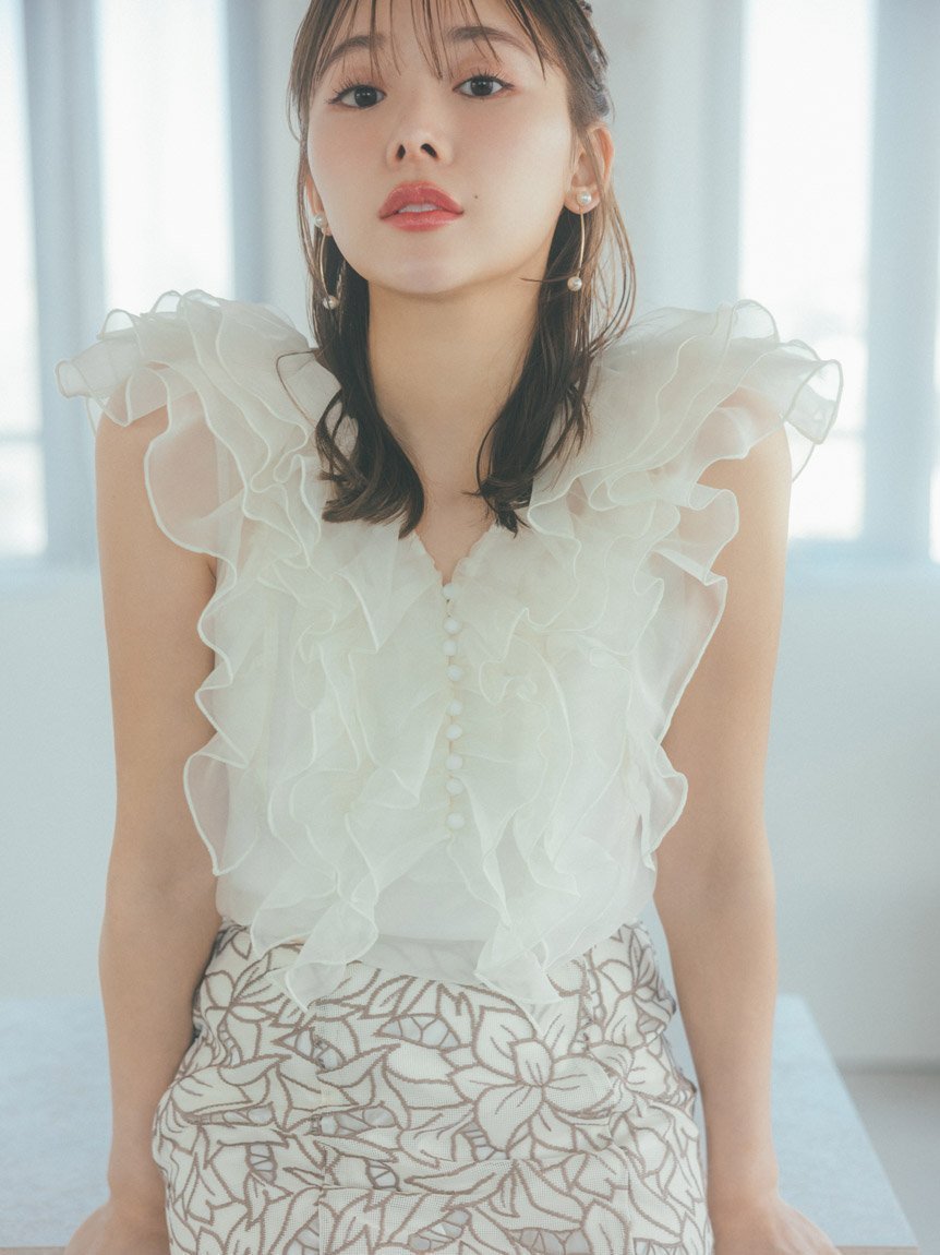 【スナイデル/SNIDEL】のノースリフリルブラウス 人気、トレンドファッション・服の通販 founy(ファニー) 　ファッション　Fashion　レディースファッション　Fashion for Women　トップス・カットソー　Cut & Sew Tops　シャツ・ブラウス・オフィスカジュアル　Elegant Blouses & Button-Ups　インナー　Innerwear　インナーキャミ　Inner Camisole　ウェーブ　Wavy Pattern　オケージョン　Occasion Wear　オーガンジー　Organza Fabric　キャミソール　Camisole, Spaghetti Strap Top　今季　This Season, Current Season　シアー　Sheer, See-Through　スマート　Smart, Elegant　フィット　Fit, Slim Fit　フリル　Frill, Ruffle　フロント　Front, Front Design　ロマンティック　Romantic, Feminine Style　おすすめ　Recommended / Our Picks　エレガント 上品　Elegant　 other-1|ID: prp329100004791376 ipo3291000000034765777