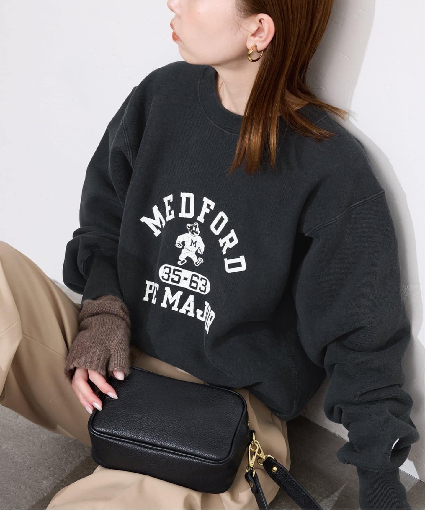 【スローブ イエナ/SLOBE IENA】のChampion/チャンピオン SLOBE別注 Reverse Weave ロゴスウェット インテリア・キッズ・メンズ・レディースファッション・服の通販 founy(ファニー) ファッション Fashion レディースファッション Fashion for Women トップス・カットソー Cut & Sew Tops レディースパーカー・カジュアルフーディー Casual Hoodies & Sweatshirts スウェット・クルーネックトップス Sweatshirts & Crewnecks / Relaxed Fit Sweat Tops スポーツ Sports, Activewear スマート Smart, Elegant ニューヨーク New York, NYC Style プリント Print, Printed Pattern ヴィンテージ Vintage Style 別注 Limited Edition, Custom Order ブラック|ID: prp329100004791425 ipo3291000000034903102