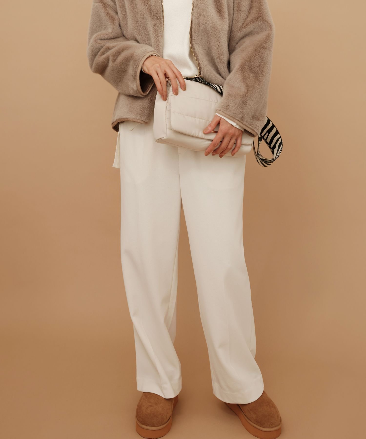 【エルーラ/Elura】のサマ見えあったかワイドパンツ 低身長サイズあり /593424 人気、トレンドファッション・服の通販 founy(ファニー) 　ファッション　Fashion　レディースファッション　Fashion for Women　パンツ　Pants & Trousers　カットソー　Cut and Sewn Top　ジョーゼット　Georgette, Semi-Sheer Fabric　スニーカー　Sneakers, Trainers　トレンド　Trend, Trending Now　リラックス　Relax, Relaxed Fit　ワイド　Wide, Wide Fit　エレガント 上品　Elegant　冬　Winter / This Winter　 other-1|ID: prp329100004791891 ipo3291000000035017403