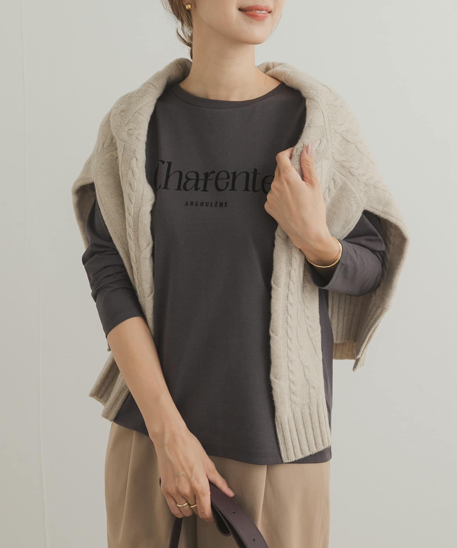 【アーバンリサーチ ドアーズ/URBAN RESEARCH DOORS】のフロッキーロゴプリントロングTシャツ インテリア・キッズ・メンズ・レディースファッション・服の通販 founy(ファニー) ファッション Fashion レディースファッション Fashion for Women トップス・カットソー Cut & Sew Tops シャツ・ブラウス・オフィスカジュアル Elegant Blouses & Button-Ups ロングTシャツ・Tシャツ Longline T-Shirts & Tees 2025年 2025 2025-2026秋冬・A/W Autumn/Winter 2025–26 AW25–26 冬 Winter / This Winter インナー Innerwear サロペット Overalls, Salopette シンプル Simple, Minimal スラックス Slacks, Dress Pants スリーブ Sleeve, Long Sleeve / Short Sleeve デニム Denim, Jeans Material ロング Long, Long-Length エレガント 上品 Elegant A/W・秋冬 Autumn/Winter グレー系その他|ID: prp329100004791904 ipo3291000000034769348