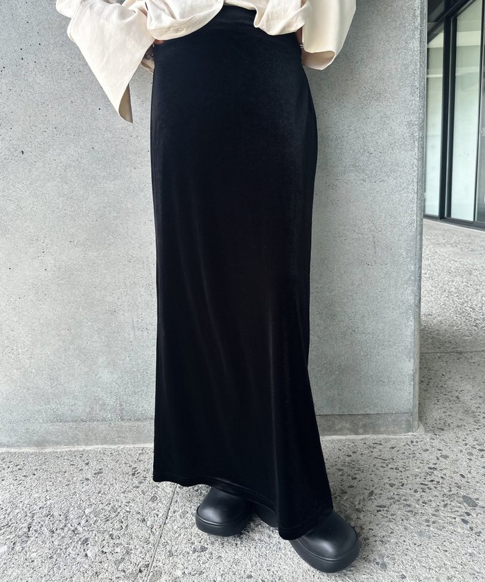 【セレクトモカ/SELECT MOCA】のベロアIラインロングスカート インテリア・キッズ・メンズ・レディースファッション・服の通販 founy(ファニー) https://founy.com/ ファッション Fashion レディースファッション Fashion for Women スカート Skirts ロングスカート Long Skirts / Maxi & Midi Skirts シンプル Simple, Minimal スウェット / スエット Sweatshirt, Sweatwear スリット Slit, Slit Detail タートル Turtleneck, Turtle Collar ベロア Velour, Soft Velvet エレガント 上品 Elegant |ID: prp329100004791926 ipo3291000000034769511
