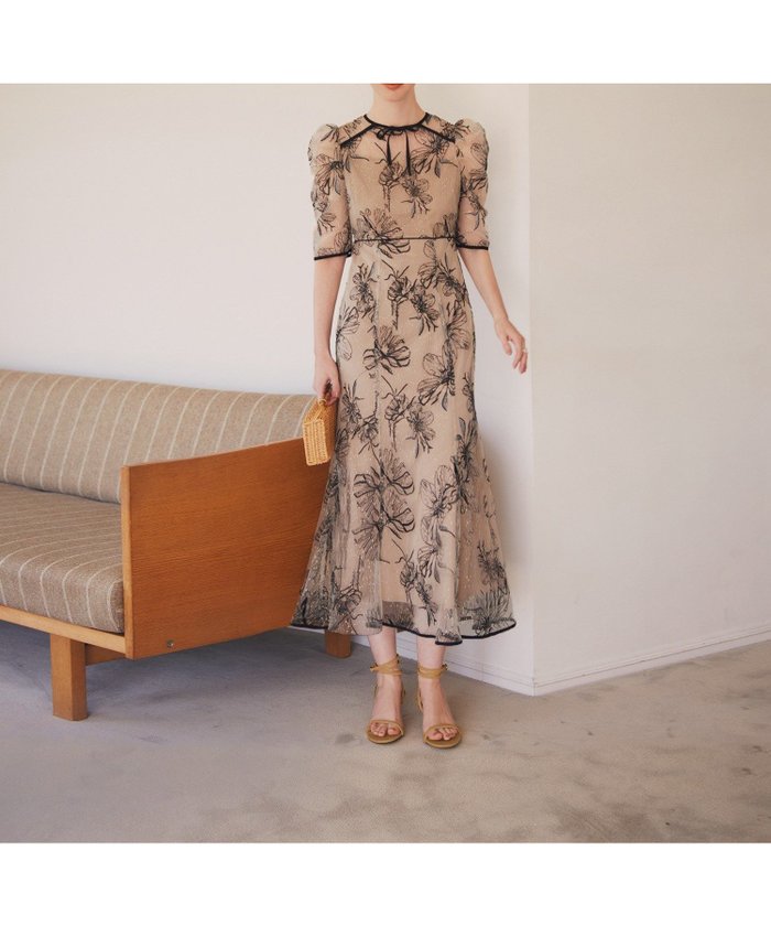 【レジャ/Leja】のLEJA-花柄フロントバックリボンパフスリーブマーメイドロングワンピースドレス インテリア・キッズ・メンズ・レディースファッション・服の通販 founy(ファニー) https://founy.com/ ファッション Fashion レディースファッション Fashion for Women ワンピース Dresses フォーマル・パーティードレス・結婚式用ドレス Elegant & Casual Dresses エレガント 上品 Elegant オケージョン Occasion Wear スリーブ Sleeve, Long Sleeve / Short Sleeve ドレス Dress, One-Piece フェミニン Feminine, Girly フォーマル Formal, Dressy フレア Flare, Flared フロント Front, Front Design 半袖 Short Sleeve, Half Sleeve マーメイド Mermaid, Fishtail Silhouette リボン Ribbon, Bow レース Lace, Lace Fabric ロング Long, Long-Length ワンポイント One Point, Statement Accent 夏 Summer 結婚式 Wedding 披露宴 Wedding Reception 二次会 After Party |ID: prp329100004792031 ipo3291000000035162658