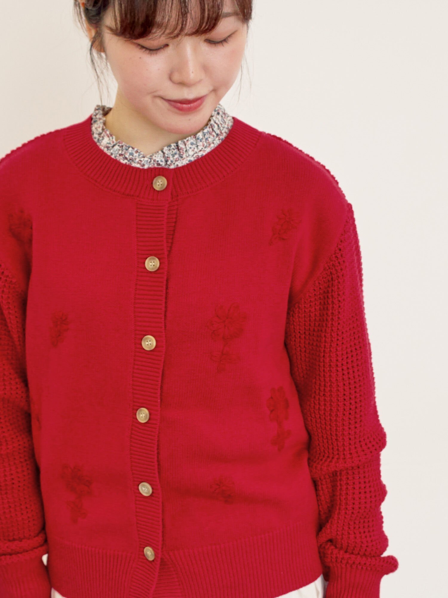 【サマンサモスモス/Samansa Mos2】の◎刺繍カーディガン インテリア・キッズ・メンズ・レディースファッション・服の通販 founy(ファニー) ファッション Fashion レディースファッション Fashion for Women トップス・カットソー Cut & Sew Tops カーディガン・羽織り Layered Style Cardigans カーディガン Cardigan, Knitwear スリーブ Sleeve, Long Sleeve / Short Sleeve フロント Front, Front Design レッド|ID: prp329100004792102 ipo3291000000034819794