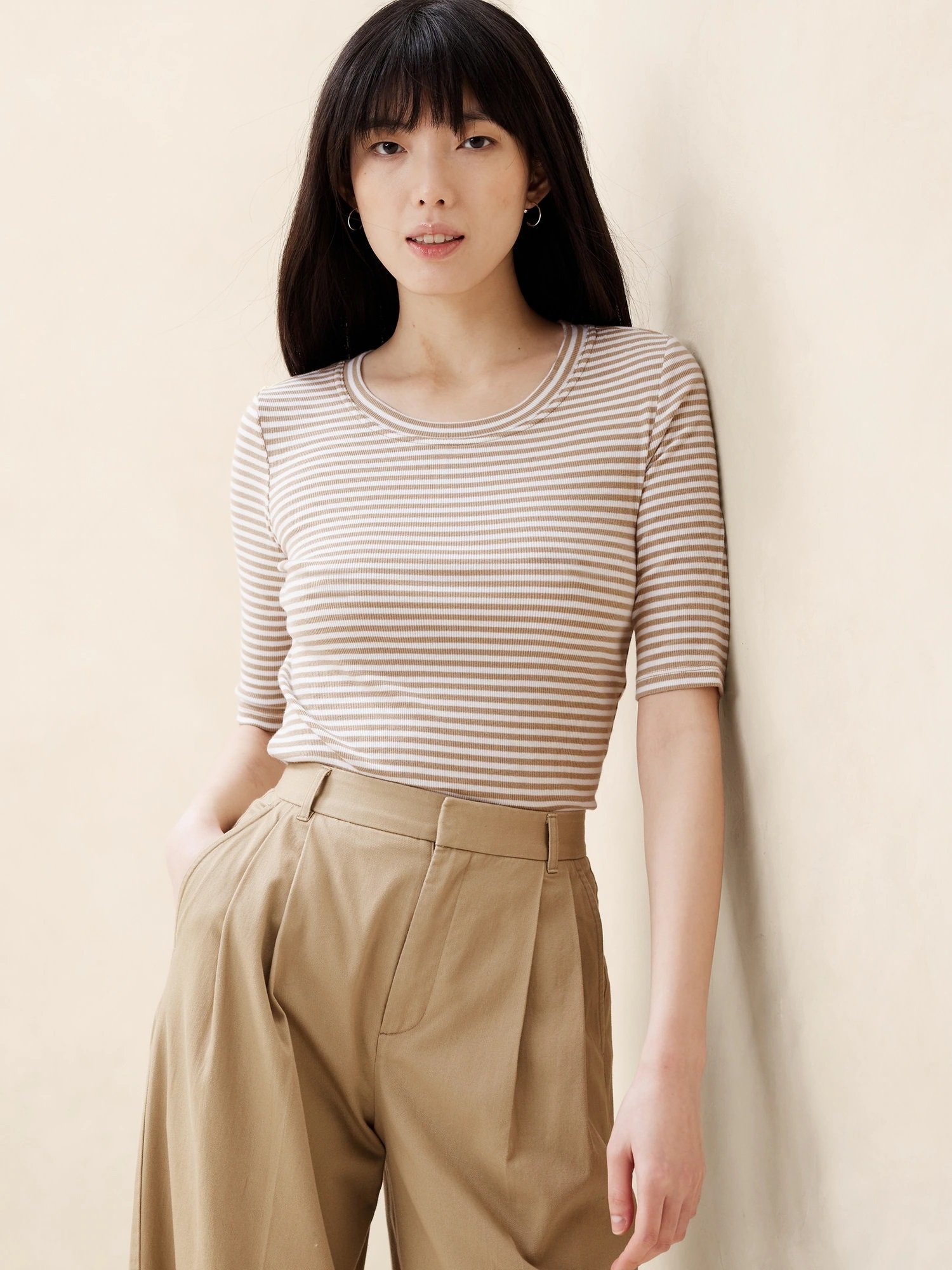 【バナナリパブリック ファクトリーストア/BANANA REPUBLIC FACTORY STORE】のBANANA REPUBLIC FACTORY STORE リブTシャツ インテリア・キッズ・メンズ・レディースファッション・服の通販 founy(ファニー) 　ファッション　Fashion　レディースファッション　Fashion for Women　トップス・カットソー　Cut & Sew Tops　シャツ・ブラウス・オフィスカジュアル　Elegant Blouses & Button-Ups　ロングTシャツ・Tシャツ　Longline T-Shirts & Tees　インナー　Innerwear　ジャケット　Jacket, Outerwear　デコルテ　Décolleté, Neckline　ベーシック　Basic, Essential　LIGHT_GROUNDED_STRIPE|ID: prp329100004792208 ipo3291000000034919822