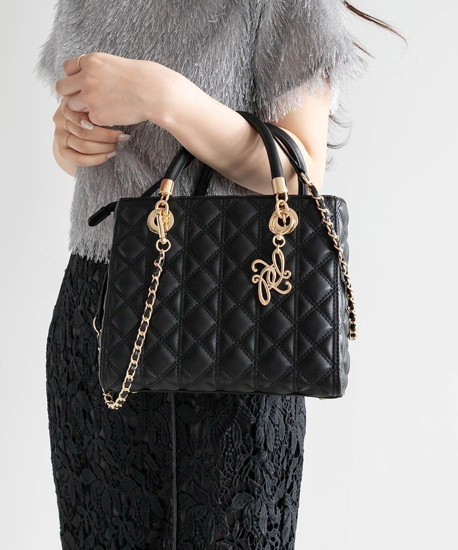 【ランダ/RANDA】の2WAYキルティングミディバッグ インテリア・キッズ・メンズ・レディースファッション・服の通販 founy(ファニー) 　ファッション　Fashion　レディースファッション　Fashion for Women　バッグ　Bags　キルティング　Quilted, Quilting　ショルダー　Shoulder, Shoulder Strap　スクエア　Square, Square Shape　チャーム　Charm, Pendant　ハンカチ　Handkerchief, Hanky　フェミニン　Feminine, Girly　フォルム　Silhouette, Form　ポケット　Pocket, Pocket Detail　ポーチ　Pouch, Small Case　リップ　Lip, Lip Motif　手帳　Planner, Notebook　財布　Wallet, Purse　BLACK|ID: prp329100004792305 ipo3291000000034973735