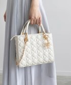 【ランダ/RANDA】の2WAYキルティングミディバッグ 人気、トレンドファッション・服の通販 founy(ファニー) ファッション Fashion レディースファッション Fashion for Women バッグ Bags キルティング Quilted, Quilting ショルダー Shoulder, Shoulder Strap スクエア Square, Square Shape チャーム Charm, Pendant ハンカチ Handkerchief, Hanky フェミニン Feminine, Girly フォルム Silhouette, Form ポケット Pocket, Pocket Detail ポーチ Pouch, Small Case リップ Lip, Lip Motif 手帳 Planner, Notebook 財布 Wallet, Purse thumbnail WHITE|ID: prp329100004792305 ipo3291000000034973737