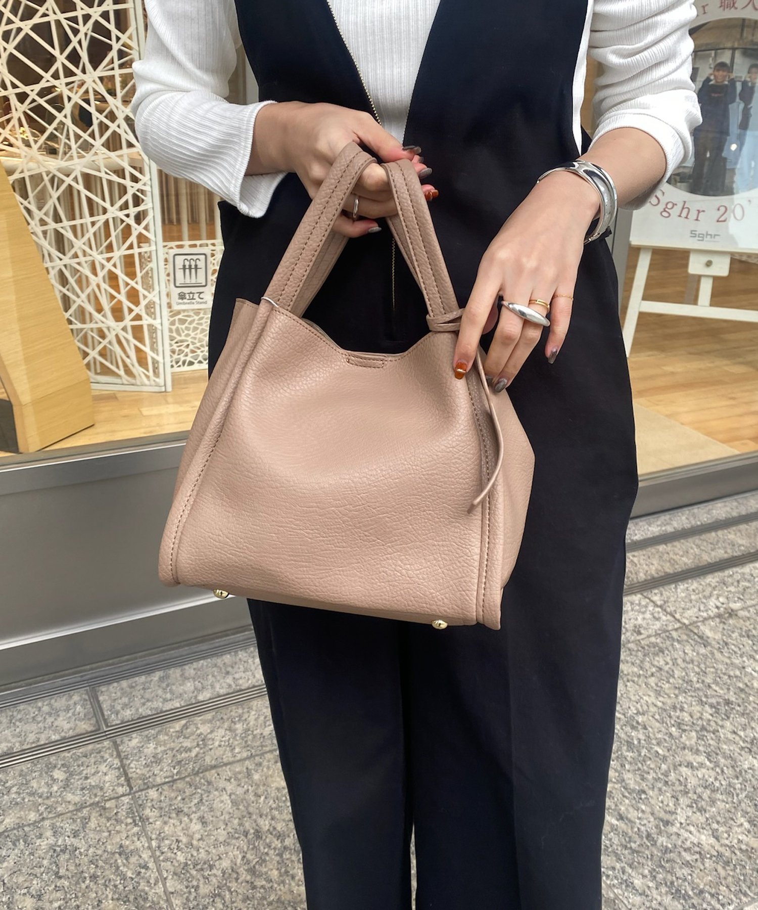 【ドゥドゥ/DouDou】の【ベストセラーアイテム】ミニショルダー付ソフトレザー調ミニバッグ インテリア・キッズ・メンズ・レディースファッション・服の通販 founy(ファニー) 　ファッション　Fashion　レディースファッション　Fashion for Women　アウター　Coat / Outerwear Collection　トップス・カットソー　Cut & Sew Tops　ベスト&ジレ / 重ね着スタイル　Vests & Gilets　バッグ　Bags　ショルダー　Shoulder, Shoulder Strap　シンプル　Simple, Minimal　スマート　Smart, Elegant　フィット　Fit, Slim Fit　リアル　Real, Realistic　A/W・秋冬　Autumn/Winter　冬　Winter / This Winter　再入荷　Restock / Back in Stock　2024年　2024　2024-2025秋冬・A/W　Autumn/Winter 2024–25 AW24–25　ベージュ|ID: prp329100004792323 ipo3291000000035164426