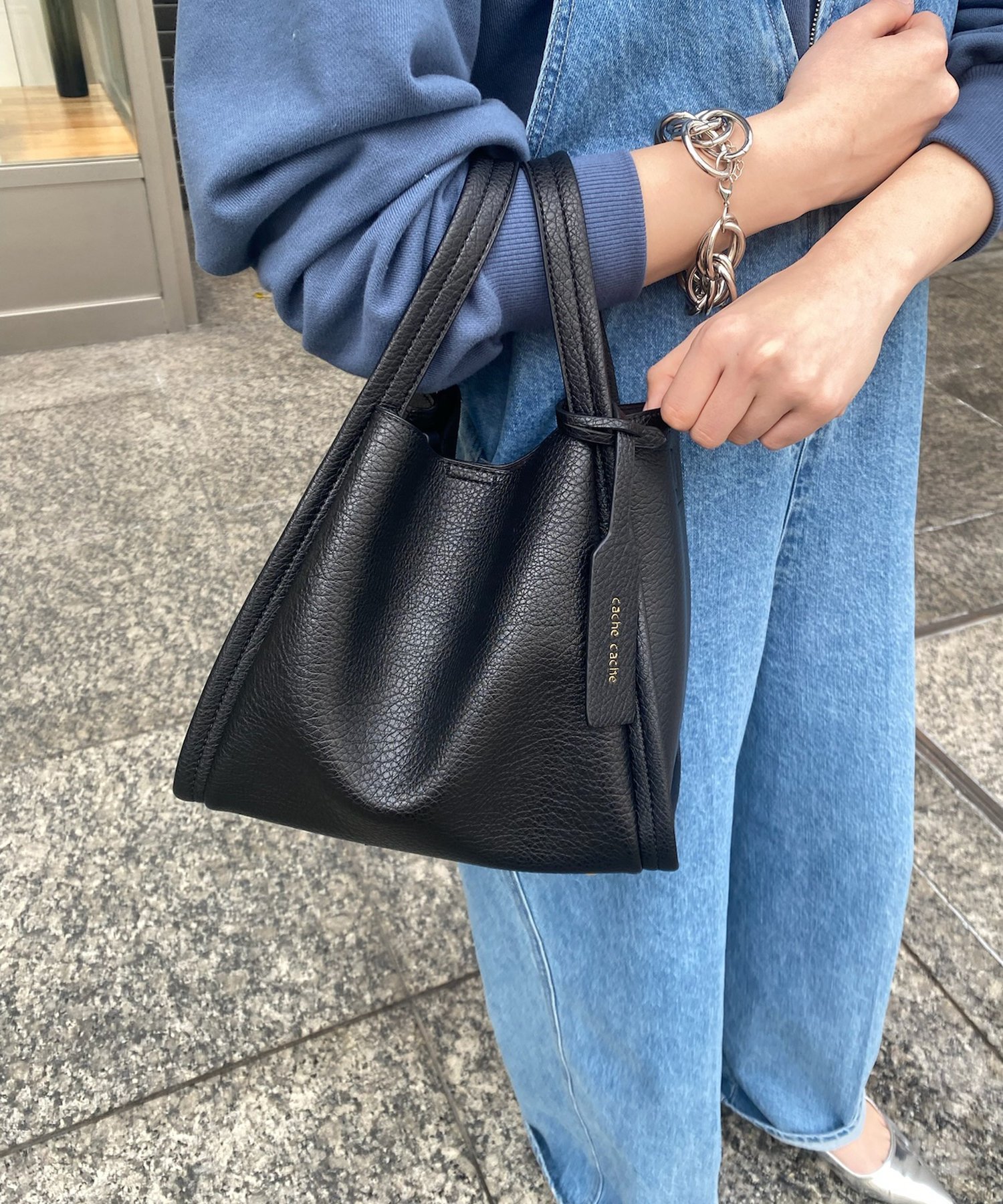 【ドゥドゥ/DouDou】の【ベストセラーアイテム】ミニショルダー付ソフトレザー調ミニバッグ インテリア・キッズ・メンズ・レディースファッション・服の通販 founy(ファニー) 　ファッション　Fashion　レディースファッション　Fashion for Women　アウター　Coat / Outerwear Collection　トップス・カットソー　Cut & Sew Tops　ベスト&ジレ / 重ね着スタイル　Vests & Gilets　バッグ　Bags　ショルダー　Shoulder, Shoulder Strap　シンプル　Simple, Minimal　スマート　Smart, Elegant　フィット　Fit, Slim Fit　リアル　Real, Realistic　A/W・秋冬　Autumn/Winter　冬　Winter / This Winter　再入荷　Restock / Back in Stock　2024年　2024　2024-2025秋冬・A/W　Autumn/Winter 2024–25 AW24–25　ブラック|ID: prp329100004792323 ipo3291000000035164440