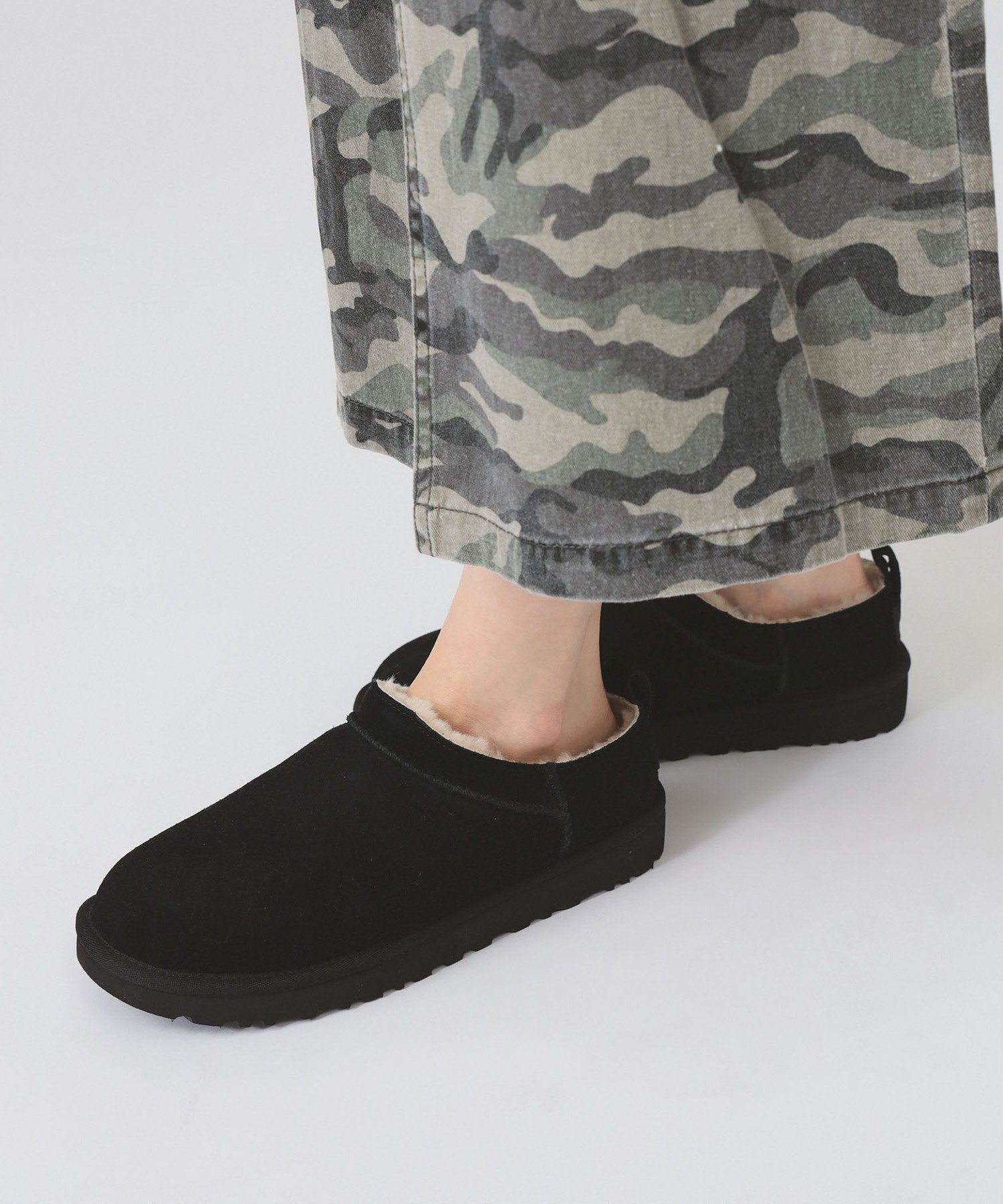 【ビームス ウイメン/BEAMS】の【WEB限定/起毛/あったか】UGG / Classic Micro 25AW クラシックマイクロ アグ ムートンブーツ 防寒 インテリア・キッズ・メンズ・レディースファッション・服の通販 founy(ファニー) ファッション Fashion レディースファッション Fashion for Women カリフォルニア California, Cali Style クッション Cushion, Throw Pillow クラシック Classic, Timeless Style ショート Short, Short Length シンプル Simple, Minimal ソックス Socks, Hosiery デニム Denim, Jeans Material バランス Balance, Style Balance フィット Fit, Slim Fit 防寒 Cold Protection, Winter-Ready ミニスカート Mini Skirt, Short Skirt ラグジュアリー Luxury, Elegant 2025年 2025 2025-2026秋冬・A/W Autumn/Winter 2025–26 AW25–26 BLACK|ID: prp329100004792353 ipo3291000000034772322