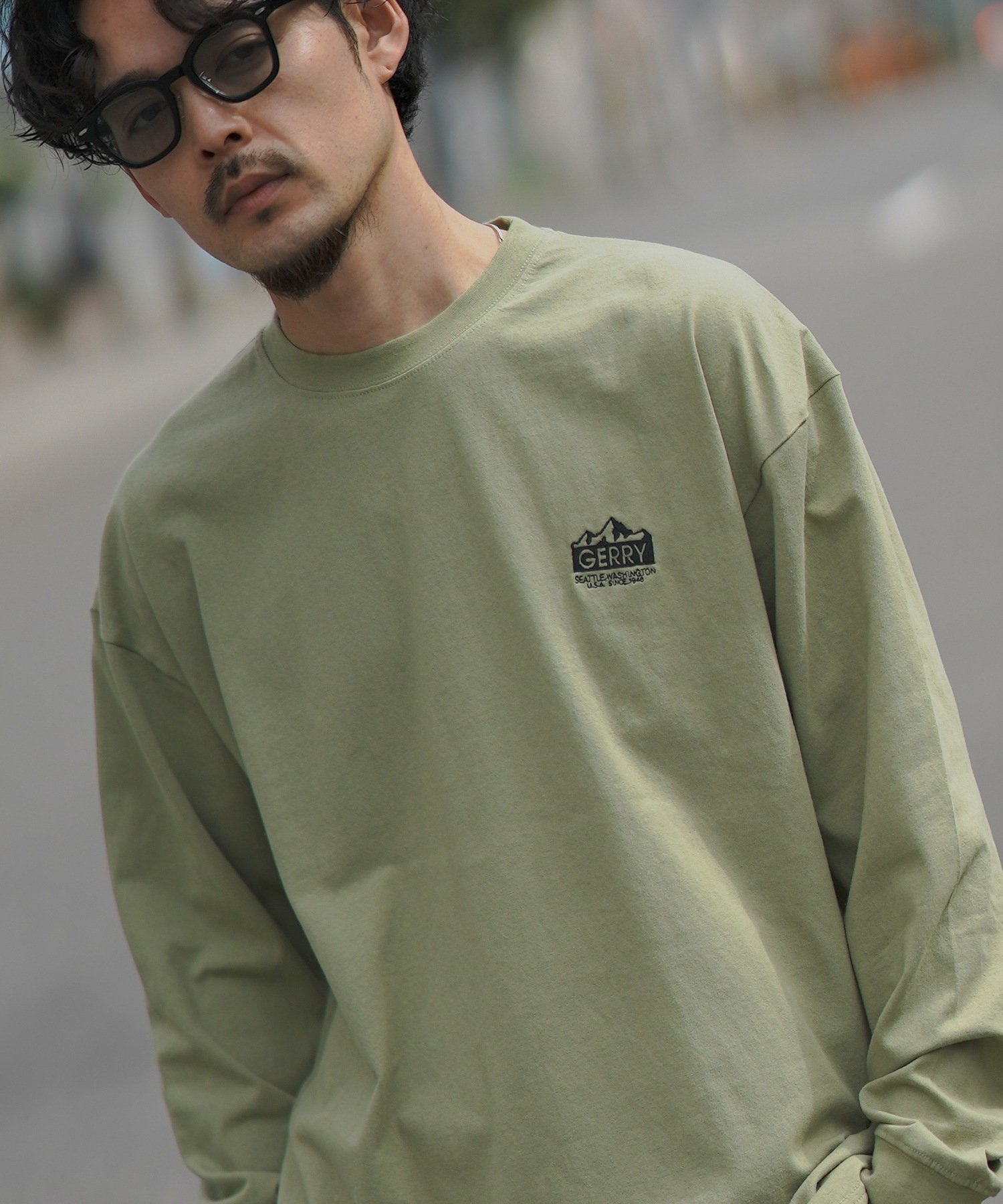【インプローブス/improves】のGERRY ジェリー 別注 マウンテン 刺しゅう 長袖Tシャツ インテリア・キッズ・メンズ・レディースファッション・服の通販 founy(ファニー) 　ファッション　Fashion　レディースファッション　Fashion for Women　トップス・カットソー　Cut & Sew Tops　シャツ・ブラウス・オフィスカジュアル　Elegant Blouses & Button-Ups　ロングTシャツ・Tシャツ　Longline T-Shirts & Tees　アウトドア　Outdoor Clothing　アメリカン　American Style　カーゴパンツ　Cargo Pants, Utility Pants　ショーツ　Shorts, Short Pants　シンプル　Simple, Minimal　デニム　Denim, Jeans Material　トレンド　Trend, Trending Now　定番　Standard, Basic Item　長袖　Long Sleeve, Full Sleeve　パープル　Purple, Violet　別注　Limited Edition, Custom Order　ワイド　Wide, Wide Fit　ワンポイント　One Point, Statement Accent　おすすめ　Recommended / Our Picks　カーキ|ID: prp329100004792358 ipo3291000000034772346