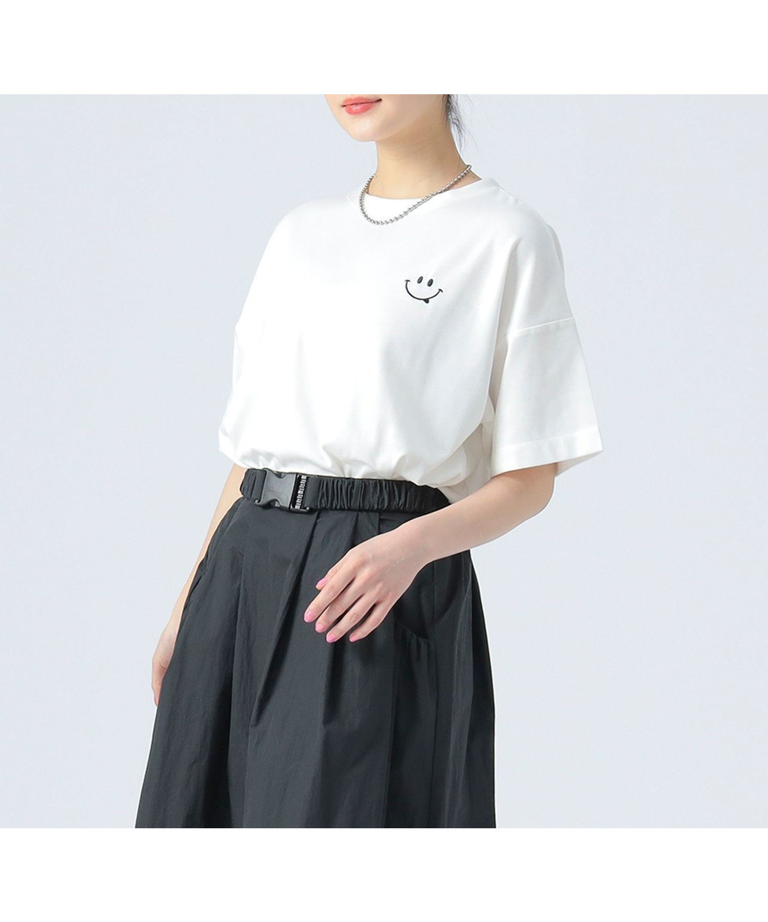 【ビームス ハート/BEAMS HEART】のスマイル刺繍 Tシャツ インテリア・キッズ・メンズ・レディースファッション・服の通販 founy(ファニー) ファッション Fashion レディースファッション Fashion for Women トップス・カットソー Cut & Sew Tops シャツ・ブラウス・オフィスカジュアル Elegant Blouses & Button-Ups ロングTシャツ・Tシャツ Longline T-Shirts & Tees アウトドア Outdoor Clothing アクセサリー Fashion Accessories カーゴパンツ Cargo Pants, Utility Pants シアー Sheer, See-Through デニム Denim, Jeans Material トレンド Trend, Trending Now ビッグ Big, Oversized OFF WHITE|ID: prp329100004792381 ipo3291000000034772453