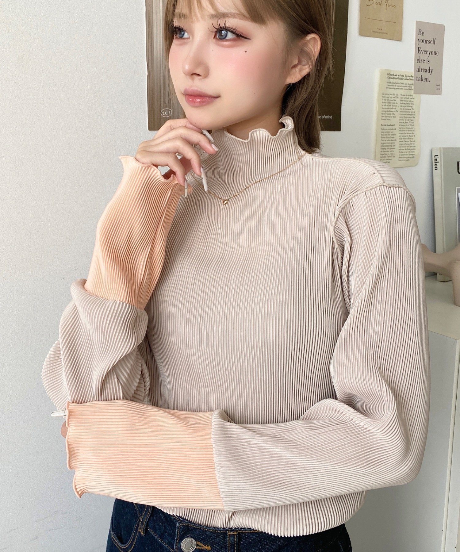 【モーメントプラス/moment+ / MEN】のマットサテンプリーツ 袖配色ハイネックメロープルオーバー インテリア・キッズ・メンズ・レディースファッション・服の通販 founy(ファニー) ファッション Fashion メンズファッション Fashion for Men トップス・カットソー Cut & Sew Tops インナー Innerwear サテン Satin, Glossy Fabric ショート Short, Short Length シンプル Simple, Minimal スラックス Slacks, Dress Pants デニム Denim, Jeans Material トレンド Trend, Trending Now 定番 Standard, Basic Item なめらか Smooth, Silky Texture バランス Balance, Style Balance ビスチェ Bustier, Corset Top フィット Fit, Slim Fit プリーツ Pleats, Pleated ベスト Vest, Waistcoat ベーシック Basic, Essential ボトム Bottoms, Lower Wear マーメイド Mermaid, Fishtail Silhouette 無地 Plain, Solid Color 楽ちん Easy Fit, Comfortable 再入荷 Restock / Back in Stock プチプライス・低価格 Affordable / Budget Price エレガント 上品 Elegant ベージュ系その他|ID: prp329100004792402 ipo3291000000034772610