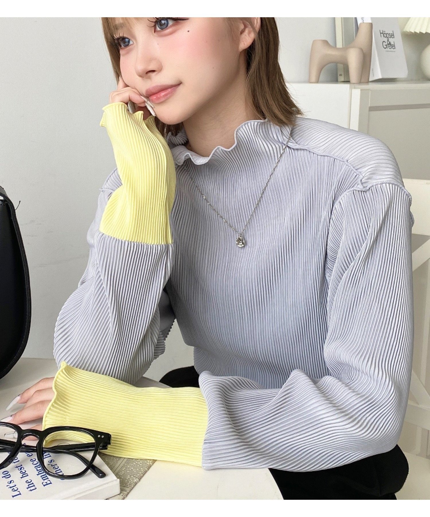 【モーメントプラス/moment+ / MEN】のマットサテンプリーツ 袖配色ハイネックメロープルオーバー インテリア・キッズ・メンズ・レディースファッション・服の通販 founy(ファニー) ファッション Fashion メンズファッション Fashion for Men トップス・カットソー Cut & Sew Tops インナー Innerwear サテン Satin, Glossy Fabric ショート Short, Short Length シンプル Simple, Minimal スラックス Slacks, Dress Pants デニム Denim, Jeans Material トレンド Trend, Trending Now 定番 Standard, Basic Item なめらか Smooth, Silky Texture バランス Balance, Style Balance ビスチェ Bustier, Corset Top フィット Fit, Slim Fit プリーツ Pleats, Pleated ベスト Vest, Waistcoat ベーシック Basic, Essential ボトム Bottoms, Lower Wear マーメイド Mermaid, Fishtail Silhouette 無地 Plain, Solid Color 楽ちん Easy Fit, Comfortable 再入荷 Restock / Back in Stock プチプライス・低価格 Affordable / Budget Price エレガント 上品 Elegant グレー|ID: prp329100004792402 ipo3291000000034772611