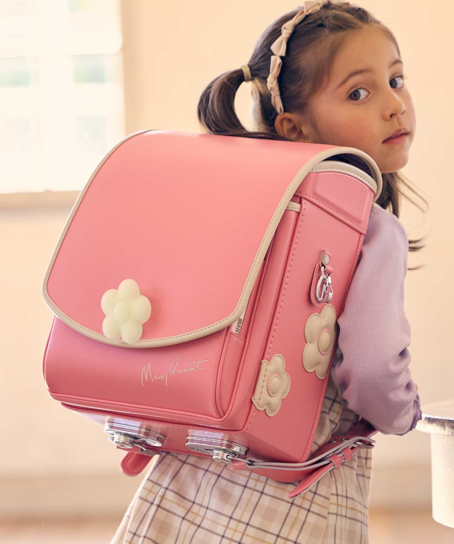 【シフォン/SHIFFON / KIDS】のデイジーハーフスタイルランドセル【即納】 インテリア・キッズ・メンズ・レディースファッション・服の通販 founy(ファニー) 　ファッション　Fashion　キッズファッション　Fashion for Kids　クッション　Cushion, Throw Pillow　クラシカル　Classical, Vintage-Inspired　抗菌　Antibacterial, Bacteria-Resistant　軽量　Lightweight, Ultra Light　スカーフ　Scarf, Neckwear　ダメージ　Distressed, Destroyed　パイピング　Piping, Trim Design　フィット　Fit, Slim Fit　フラット　Flat, Flat Shoes　プリント　Print, Printed Pattern　プレート　Plate, Dish　ポケット　Pocket, Pocket Detail　ミニスカート　Mini Skirt, Short Skirt　ラウンド　Round, Round Neck　sweet pink|ID: prp329100004792543 ipo3291000000035032878